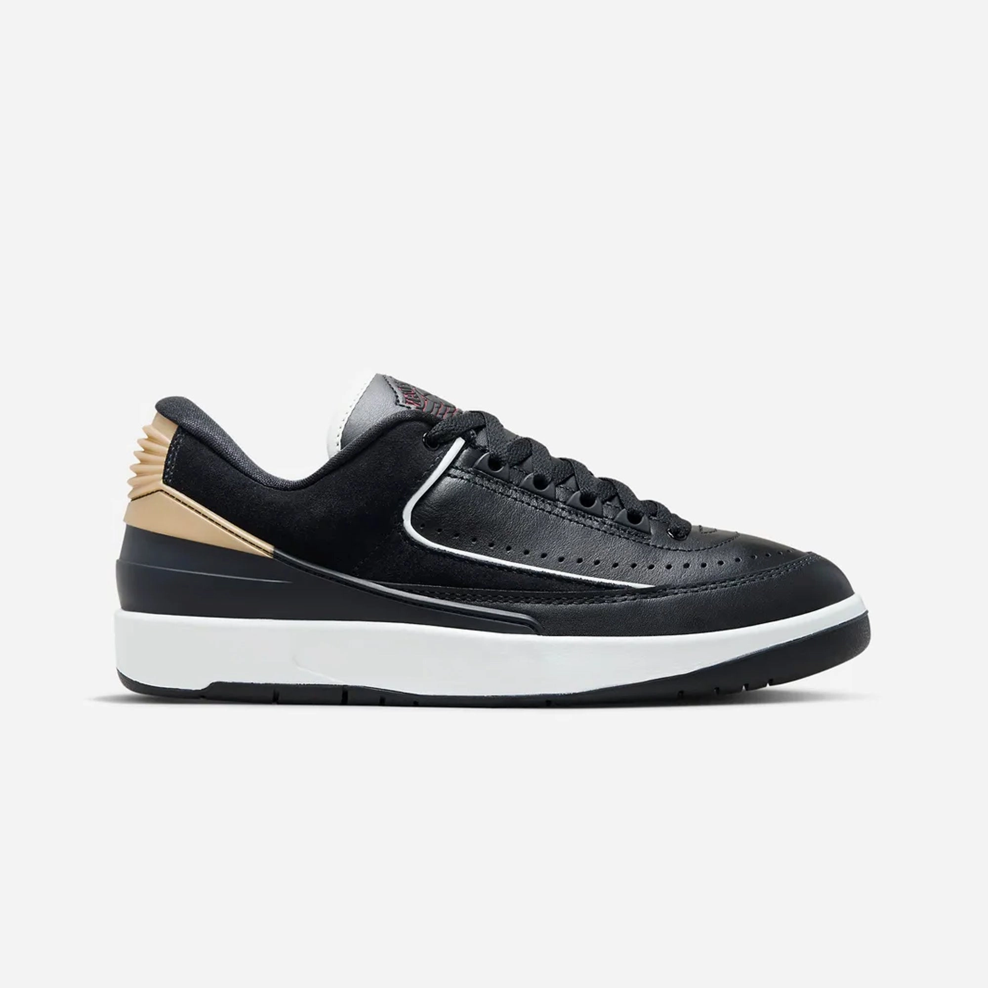 Jordan | AIR JORDAN 2 RETRO LOW  { BLACK/VARSITY RED
