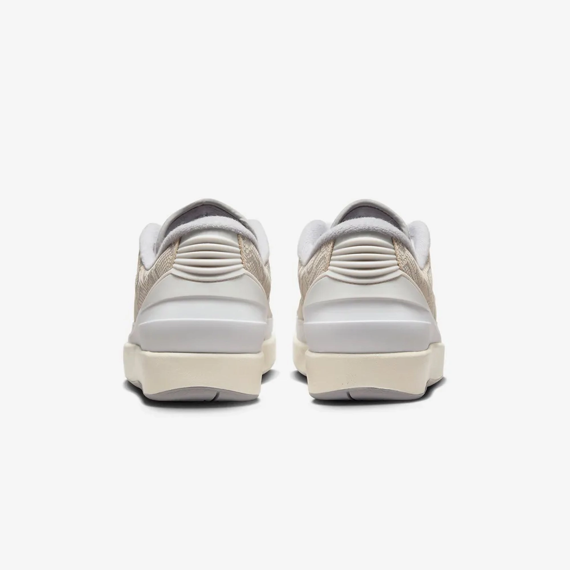 Jordan | AIR JORDAN 2 RETRO LOW  { WHITE/CEMENT GREY-SANDDRIFT-NEUTRAL GREY