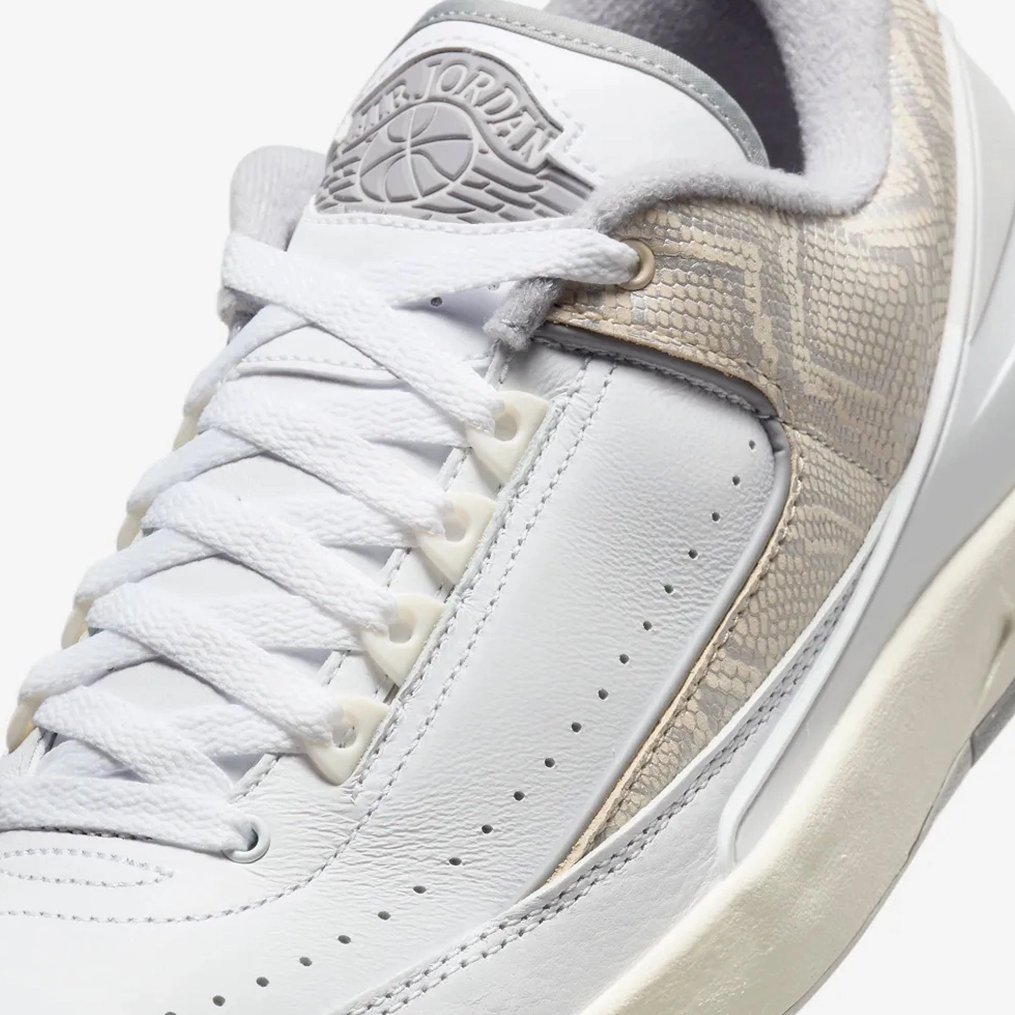 Jordan | AIR JORDAN 2 RETRO LOW  { WHITE/CEMENT GREY-SANDDRIFT-NEUTRAL GREY