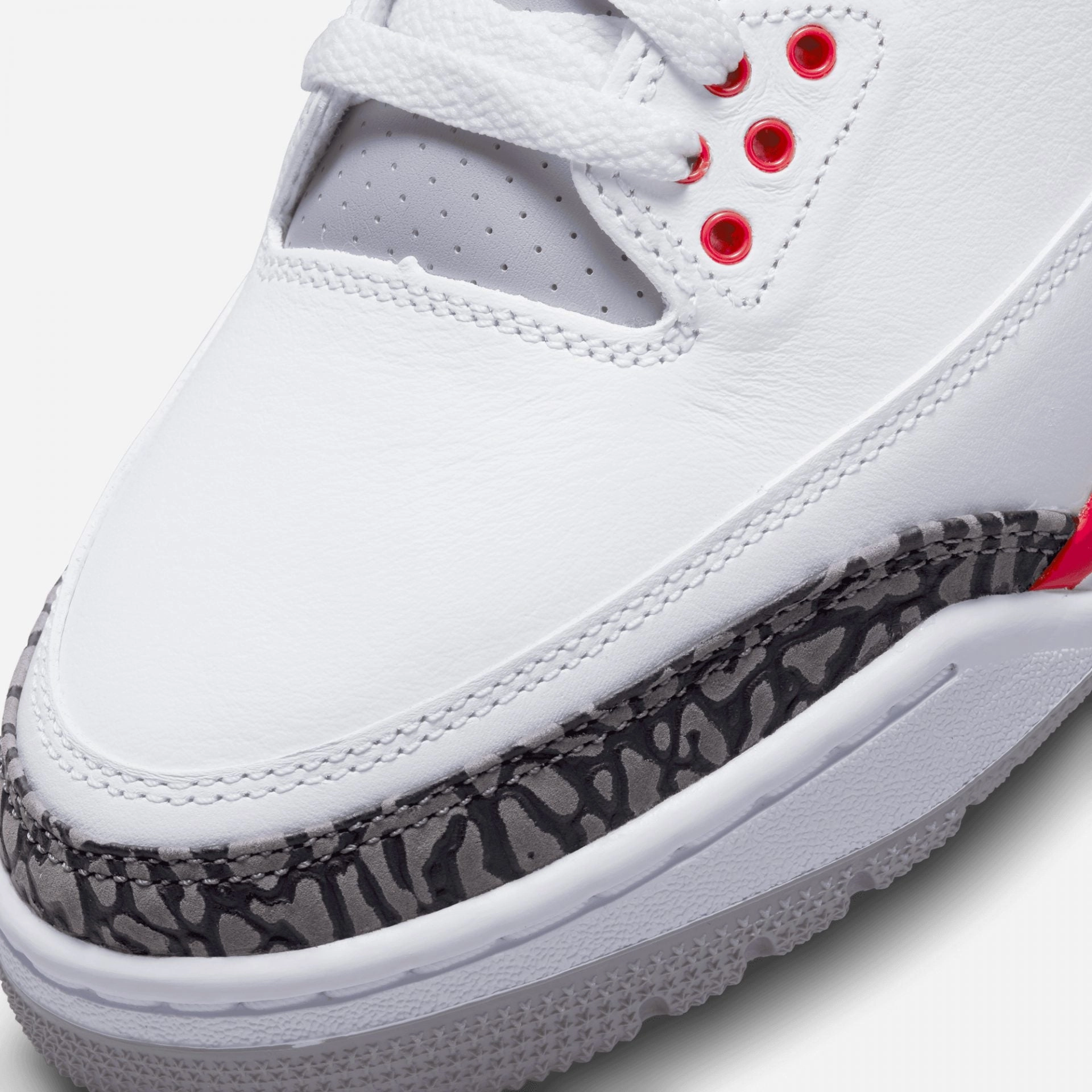 Jordan | AIR JORDAN 3 RETRO  { WHITE / FIRE RED