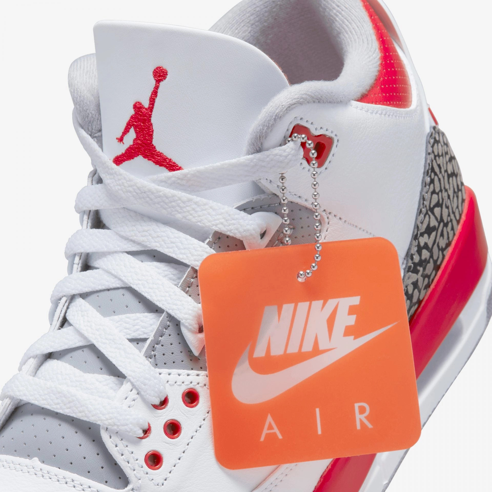 Jordan | AIR JORDAN 3 RETRO  { WHITE / FIRE RED