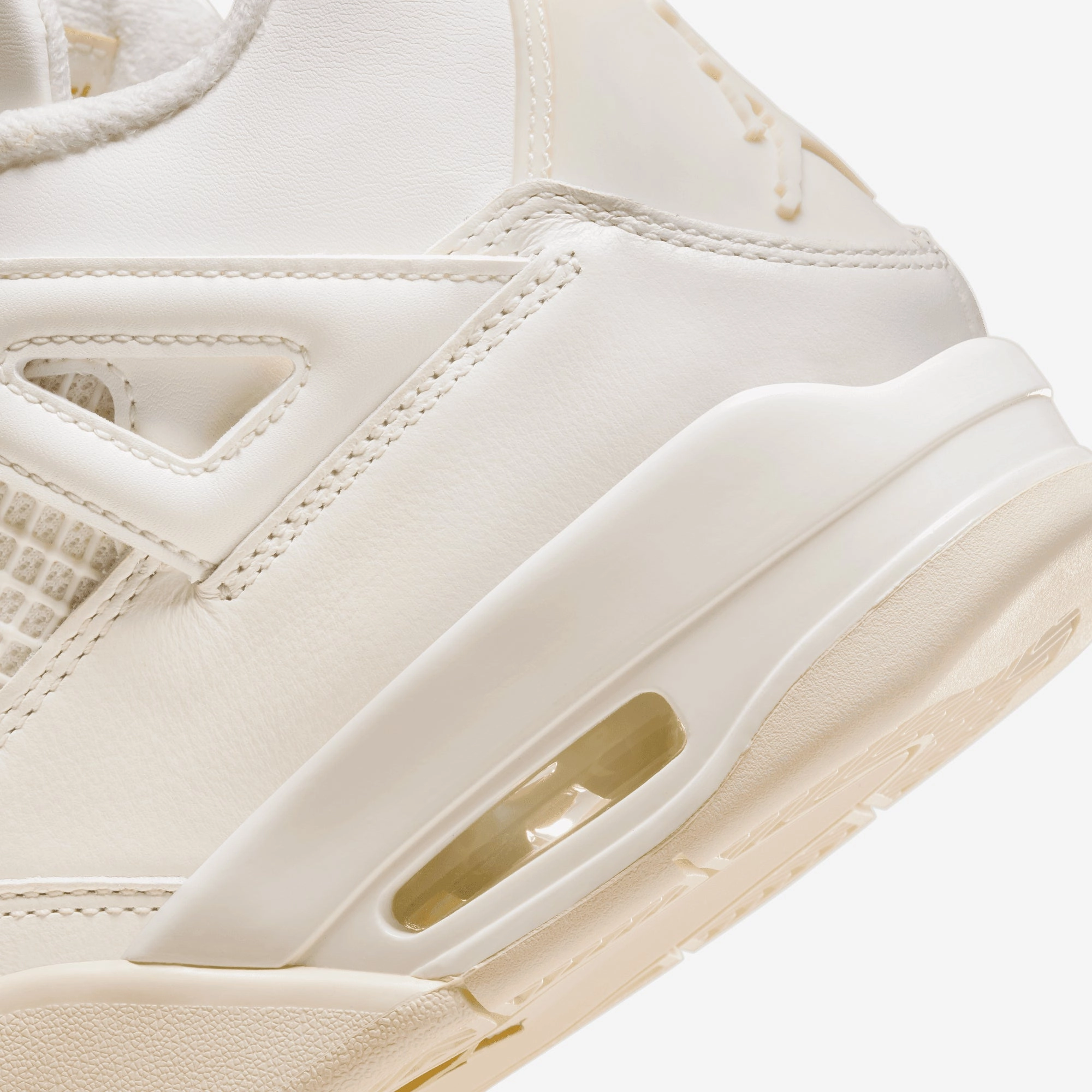 Jordan | AIR JORDAN 4 RETRO  { SAIL/METALLIC GOLD-BLACK