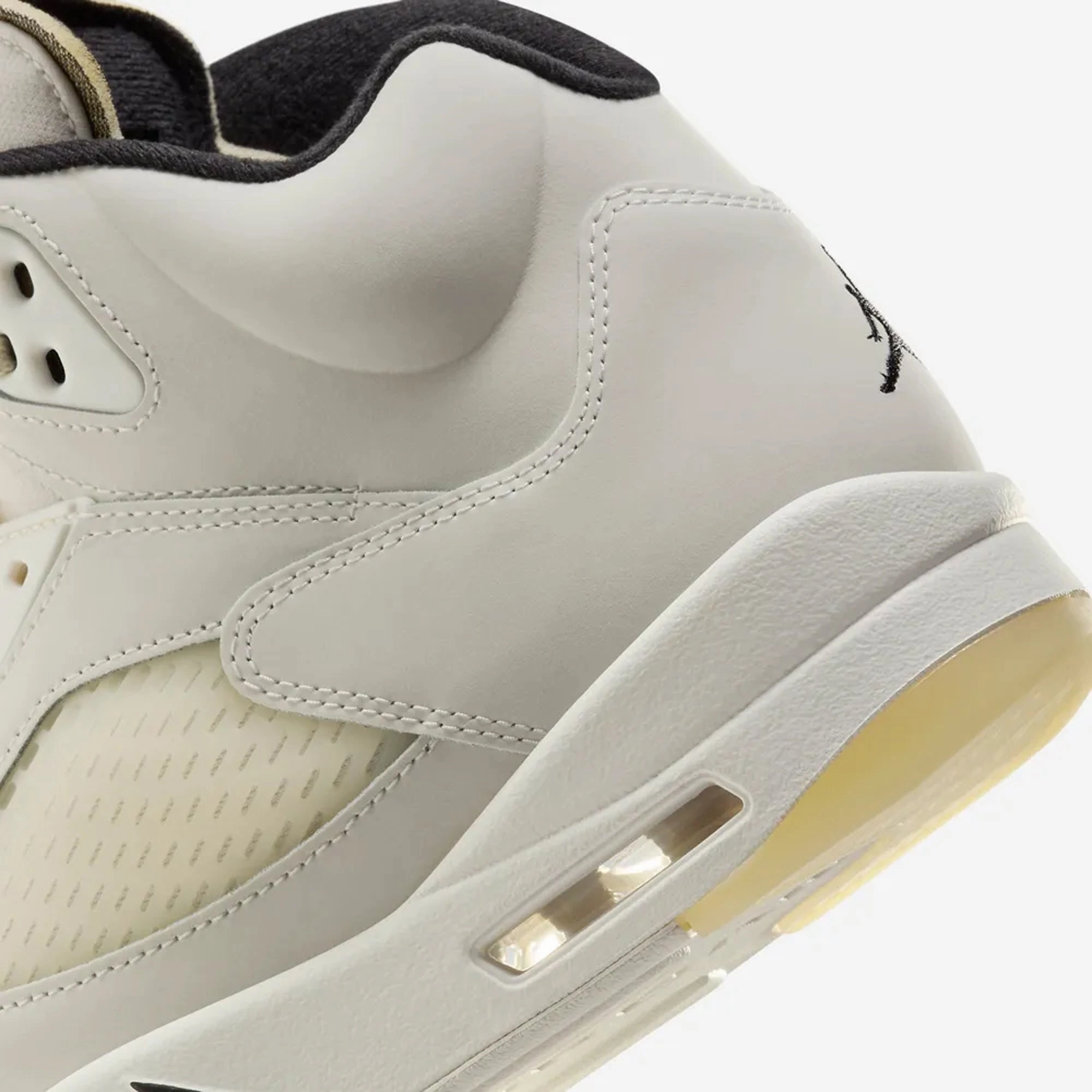 Jordan | AIR JORDAN 5 RETRO SE  { SAIL/BLACK-LT OREWOOD BRN-COCONUT MILK