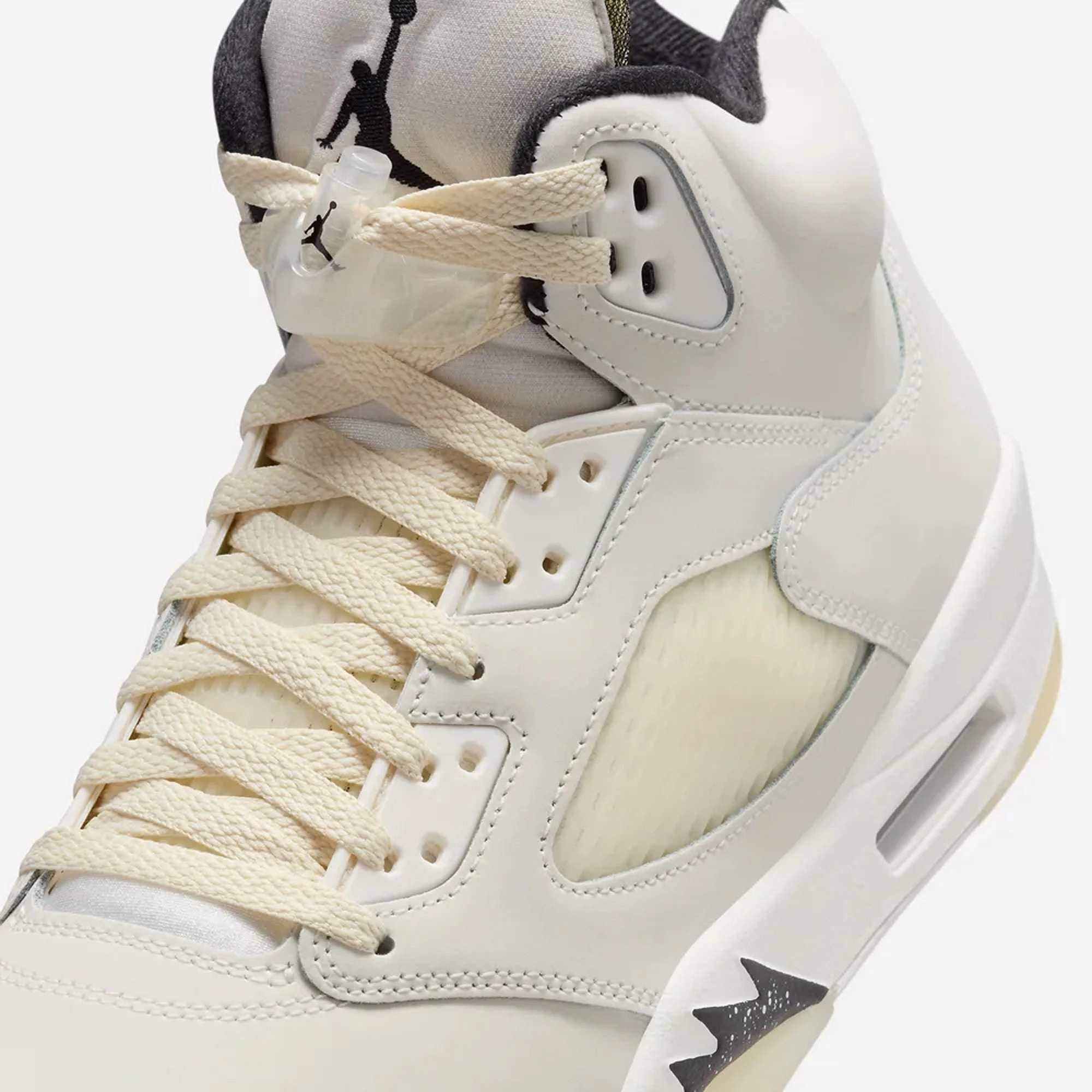 Jordan | AIR JORDAN 5 RETRO SE  { SAIL/BLACK-LT OREWOOD BRN-COCONUT MILK