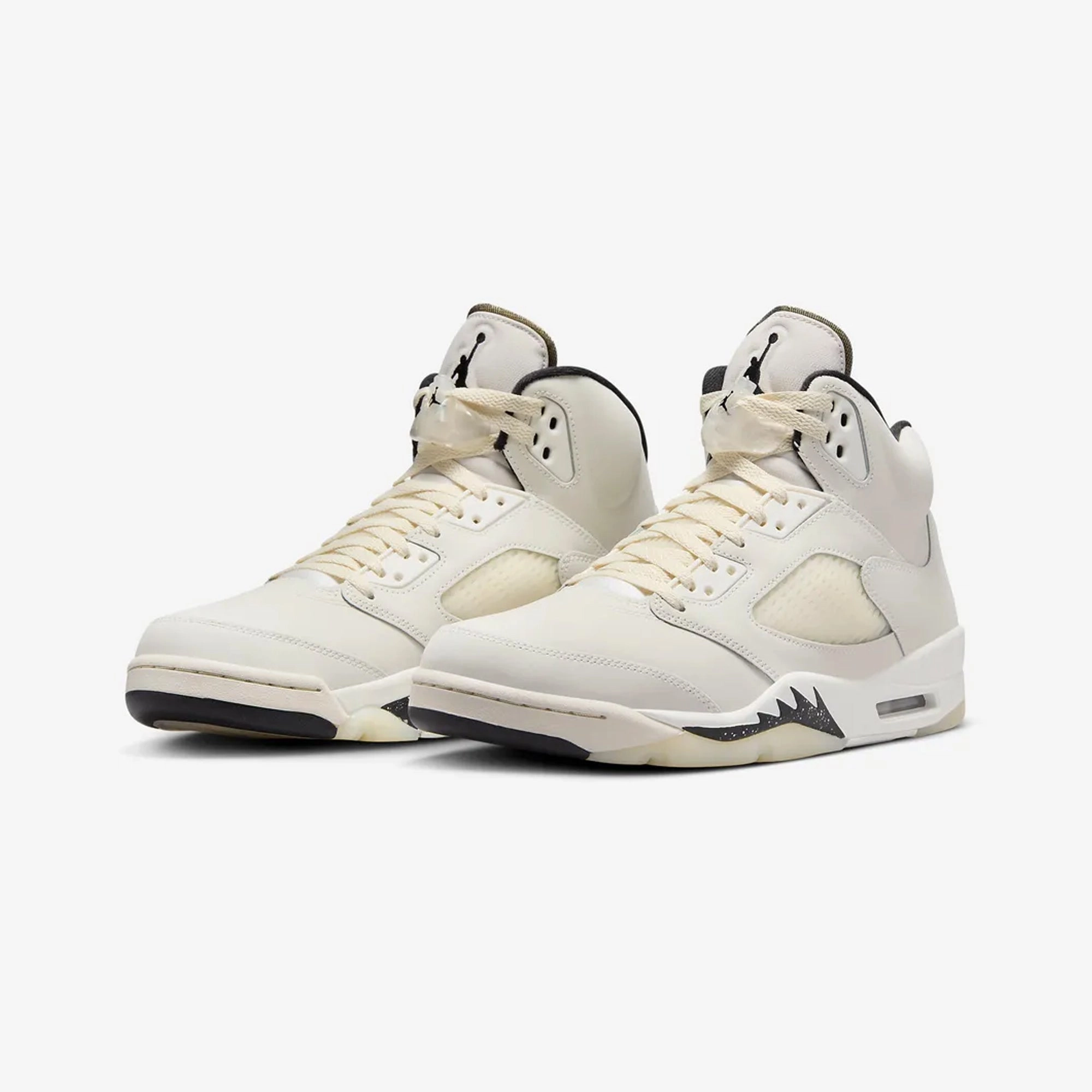 Jordan | AIR JORDAN 5 RETRO SE  { SAIL/BLACK-LT OREWOOD BRN-COCONUT MILK