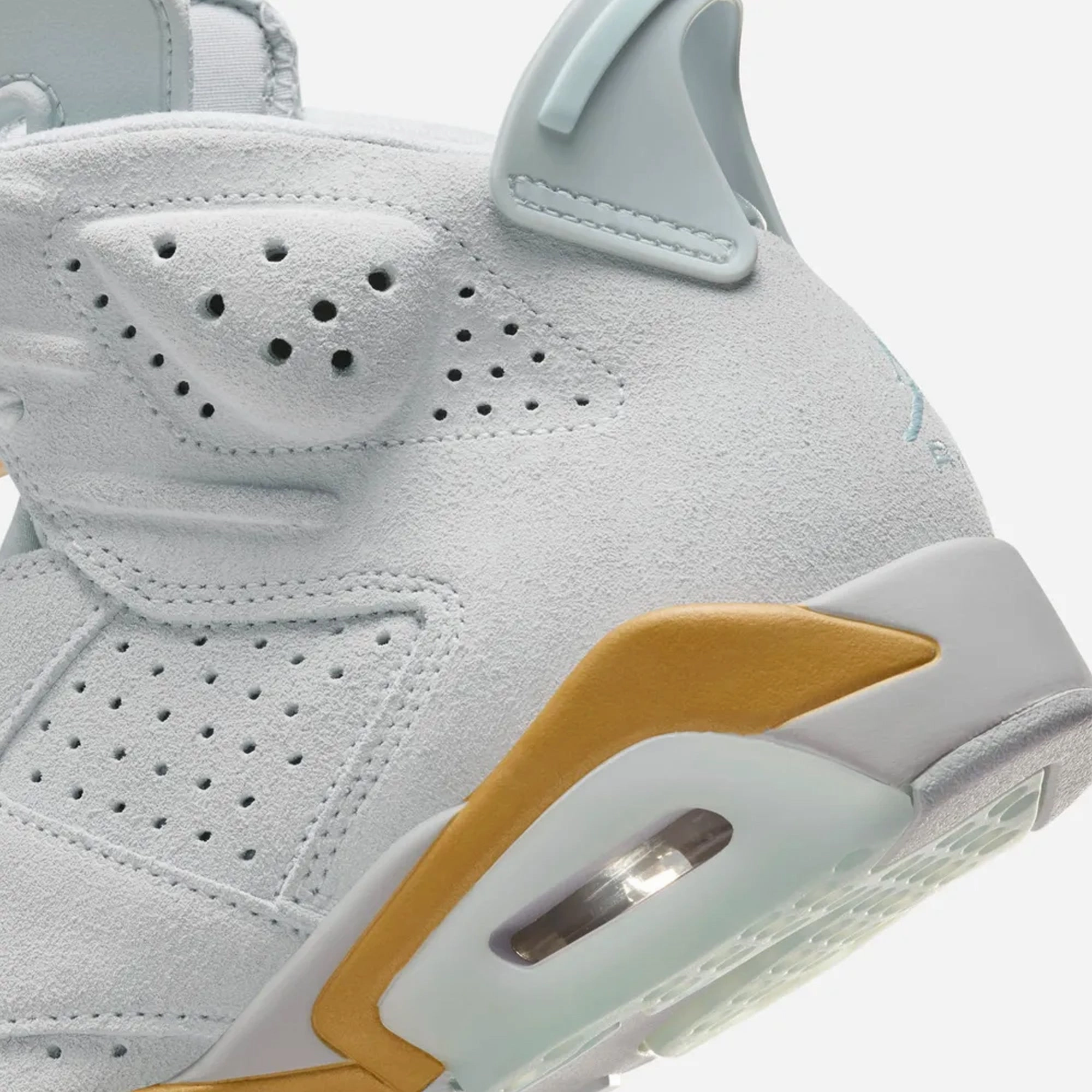 JORDAN | AIR JORDAN 6 RETRO PEARL { PURE PLATINUM/GLACIER BLUE-METALLIC GOLD