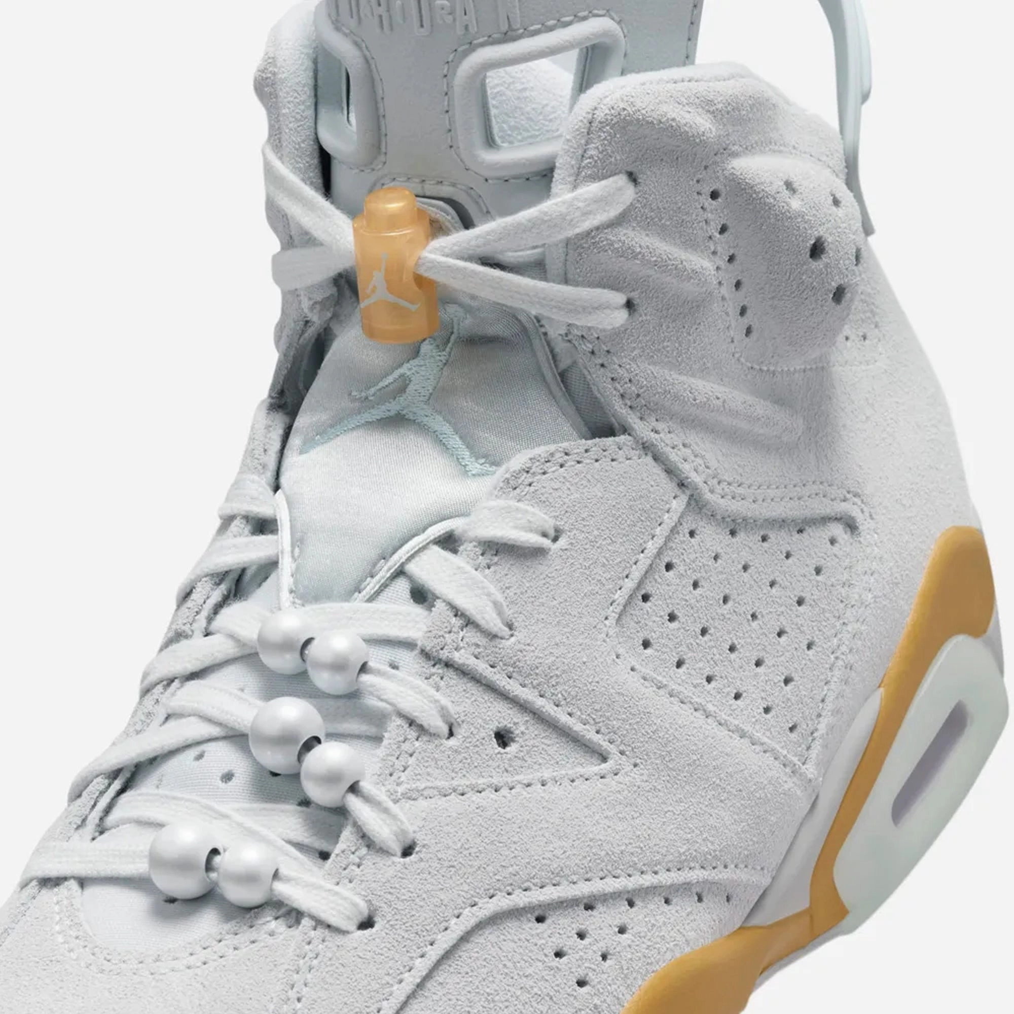 JORDAN | AIR JORDAN 6 RETRO PEARL { PURE PLATINUM/GLACIER BLUE-METALLIC GOLD
