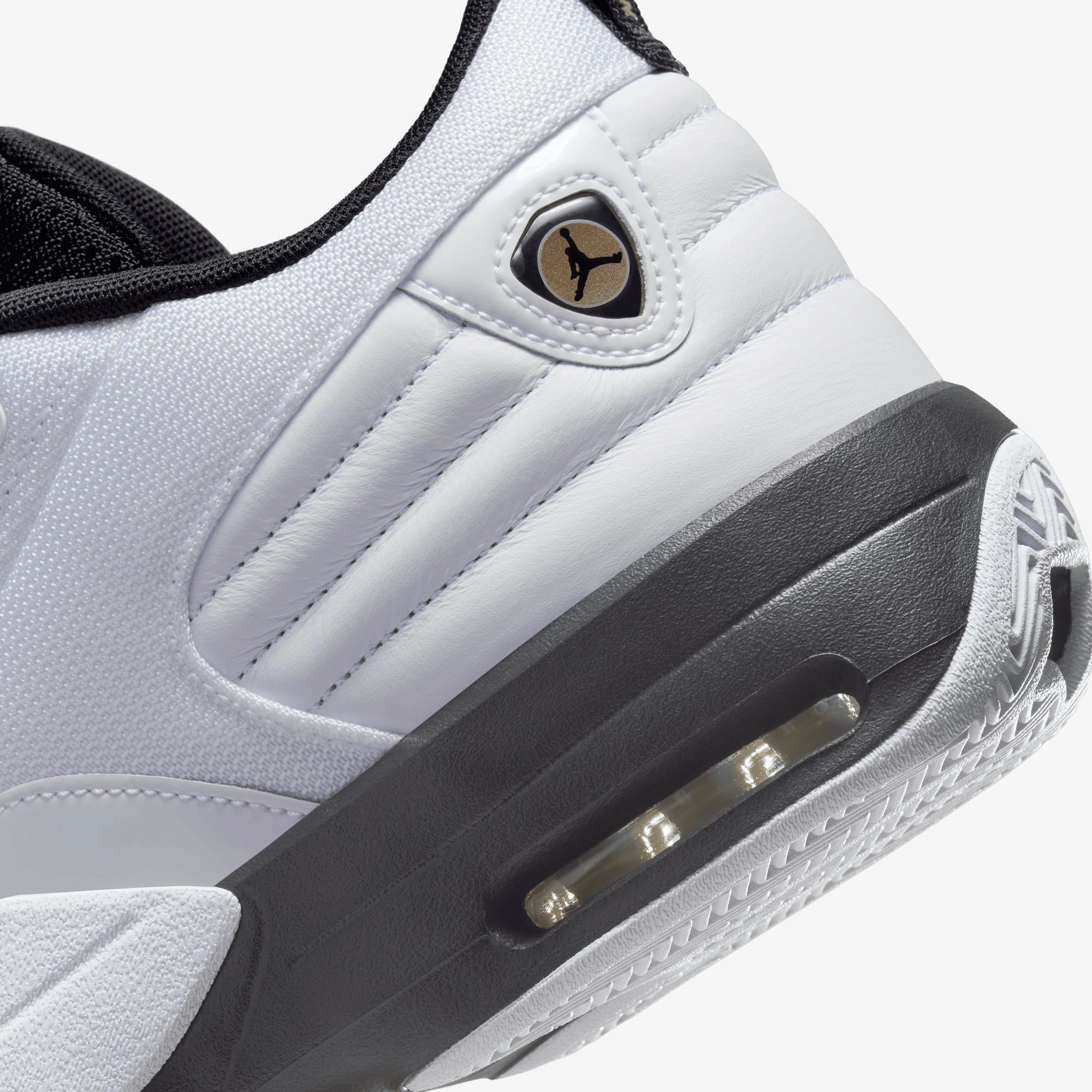 JORDAN | MAX AURA 6 { WHITE/METALLIC GOLD-BLACK