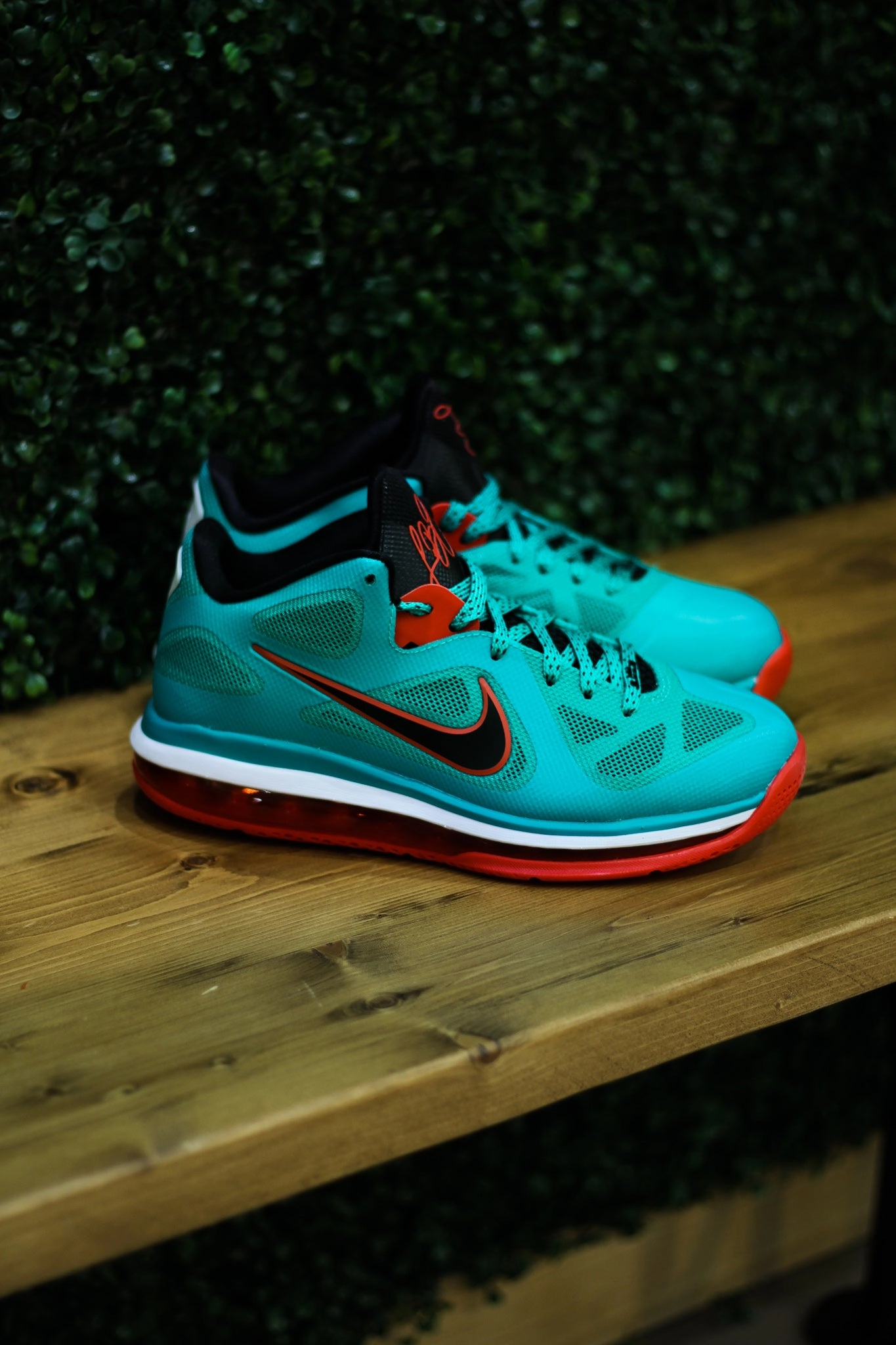 LEBRON IX LOW REVERSE LIVERPOOL