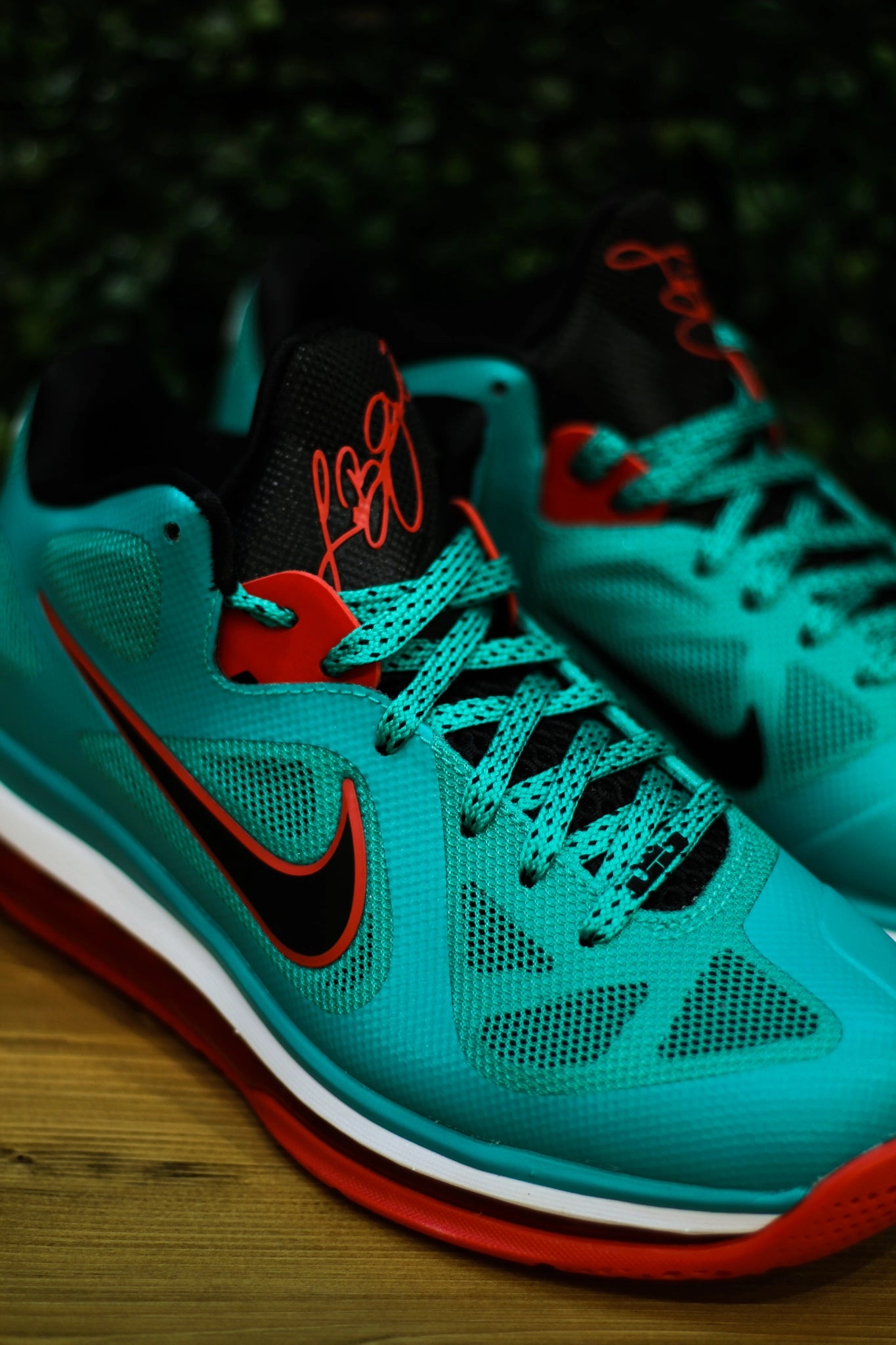 LEBRON IX LOW REVERSE LIVERPOOL