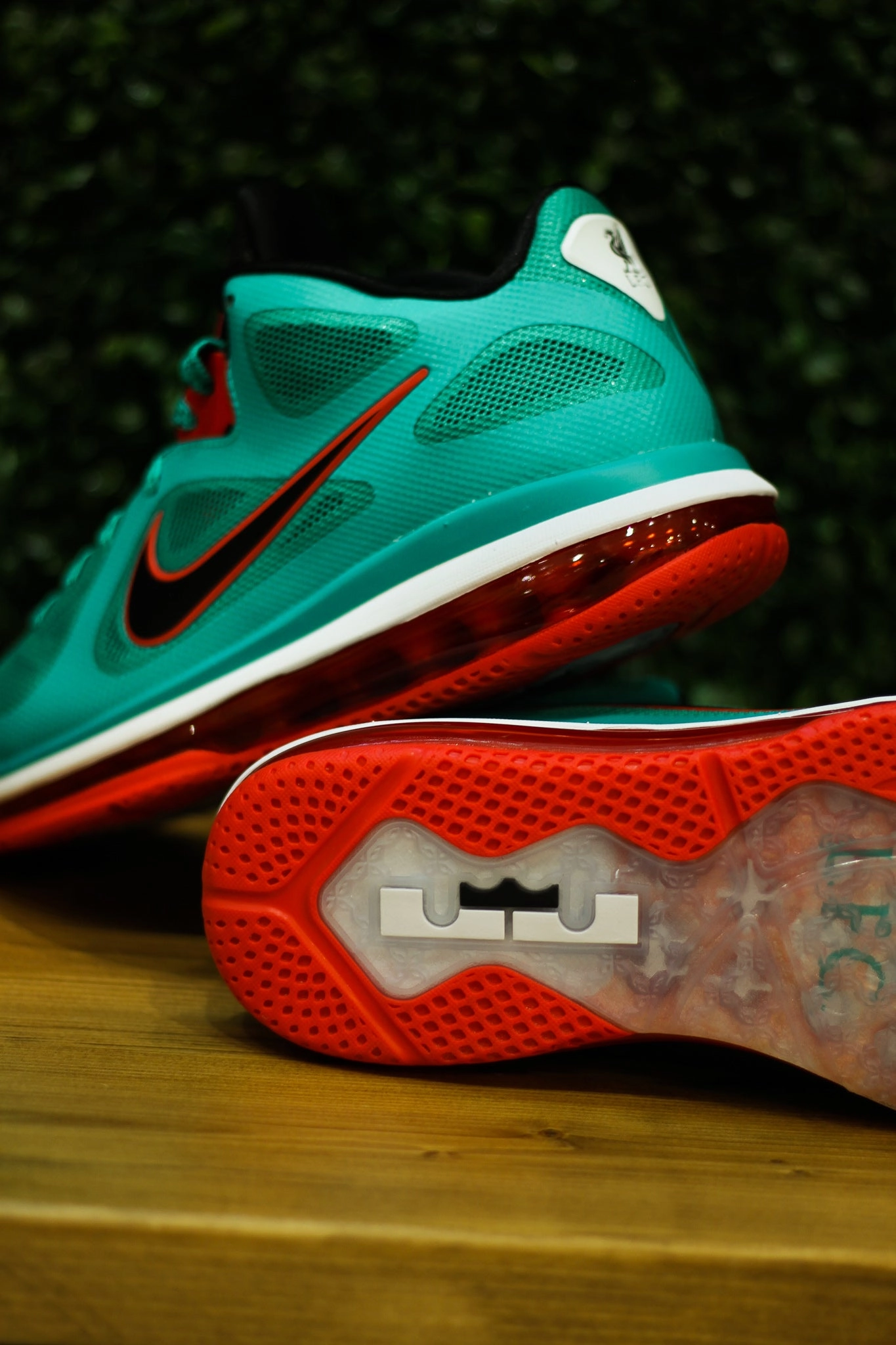 LEBRON IX LOW REVERSE LIVERPOOL