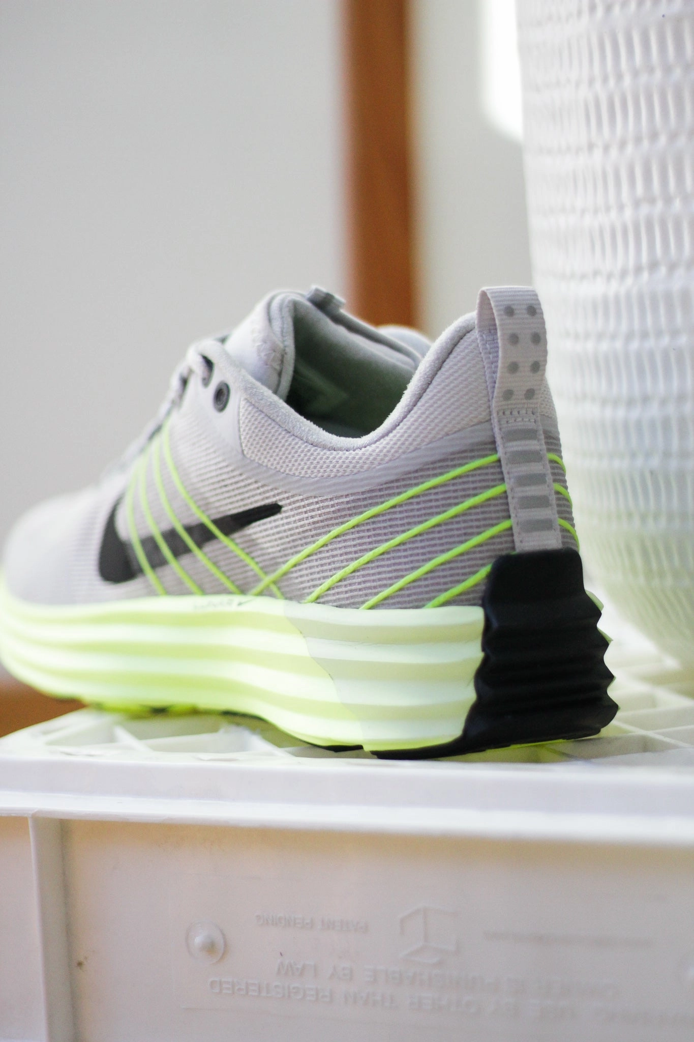 LUNAR ROAM NEUTRAL GREY