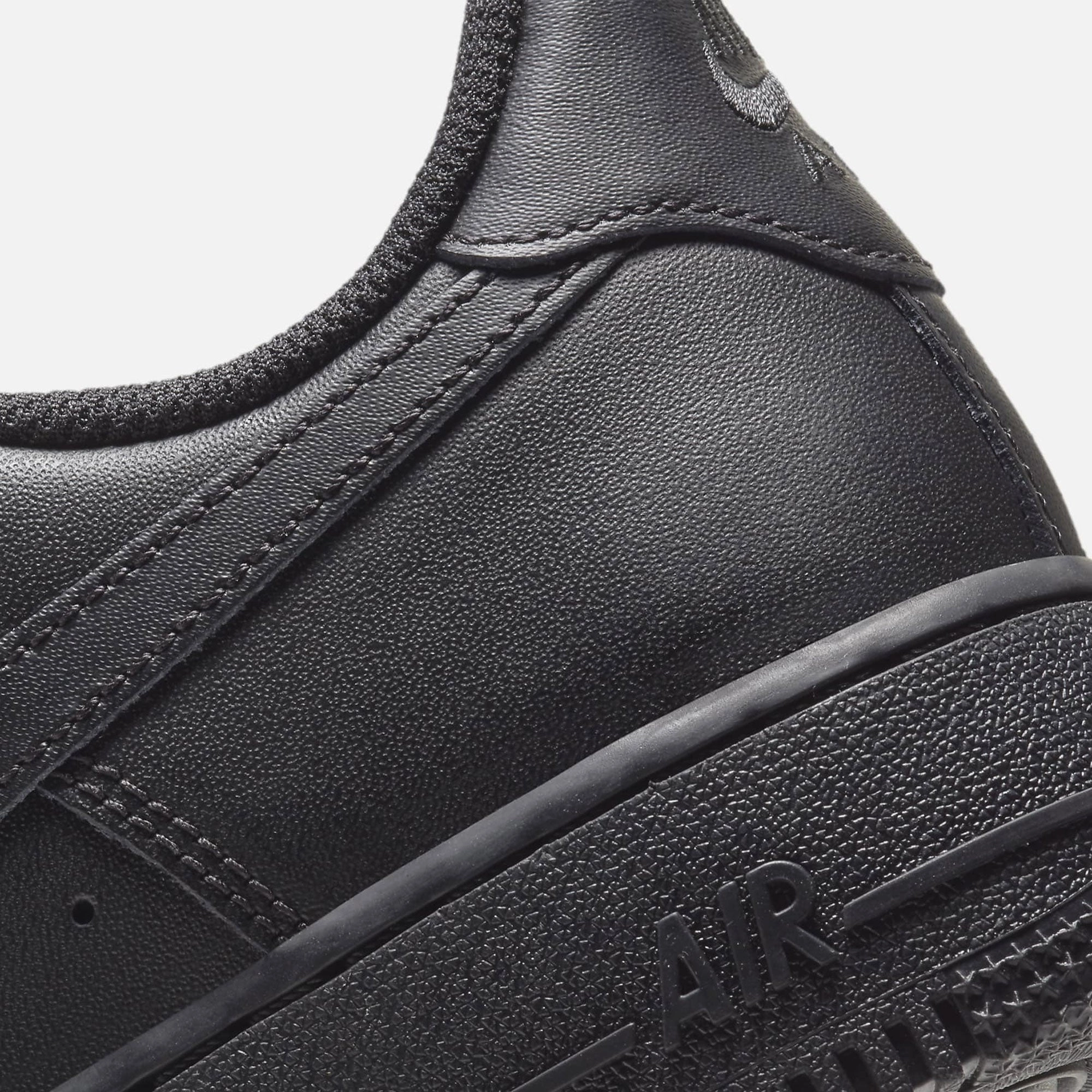 NIKE | AIR FORCE 1 '07 { BLACK/BLACK-BLACK-BLACK
