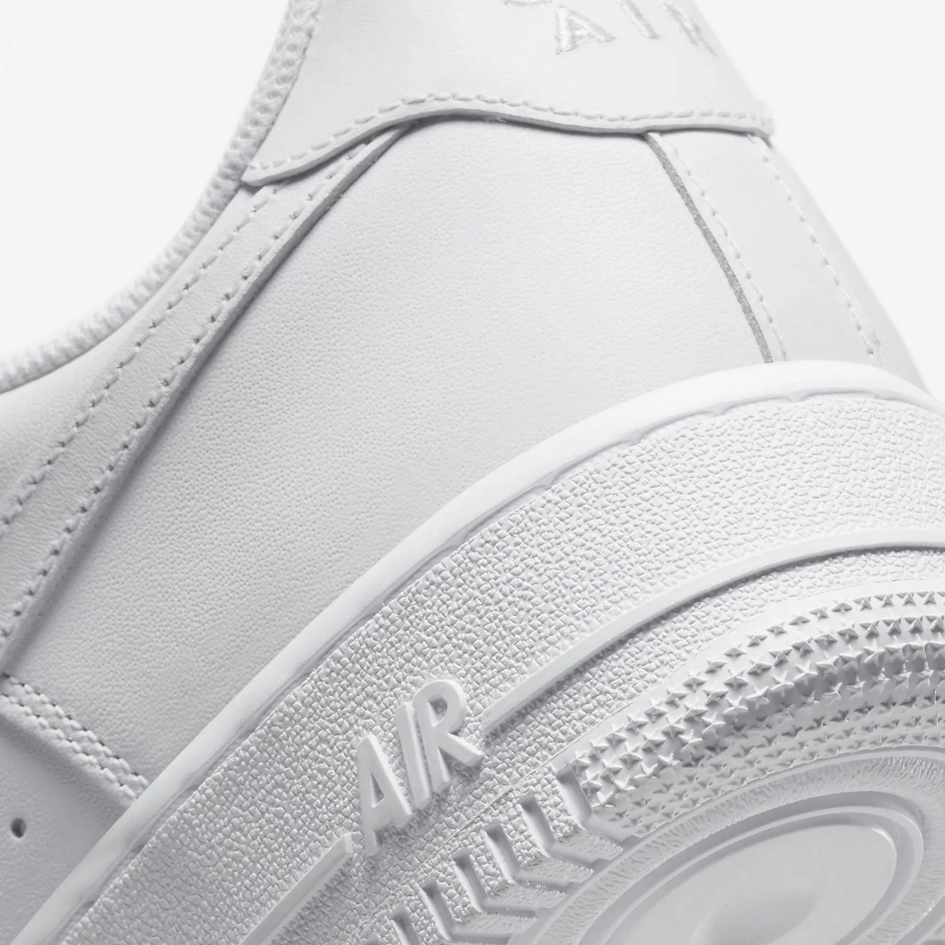 Nike | AIR FORCE 1 '07 { TRIPLE WHITE