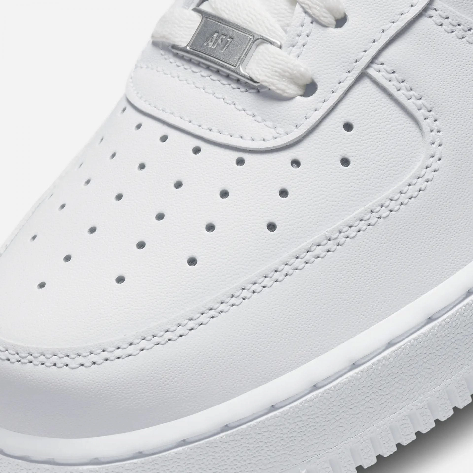 Nike | AIR FORCE 1 '07 { TRIPLE WHITE