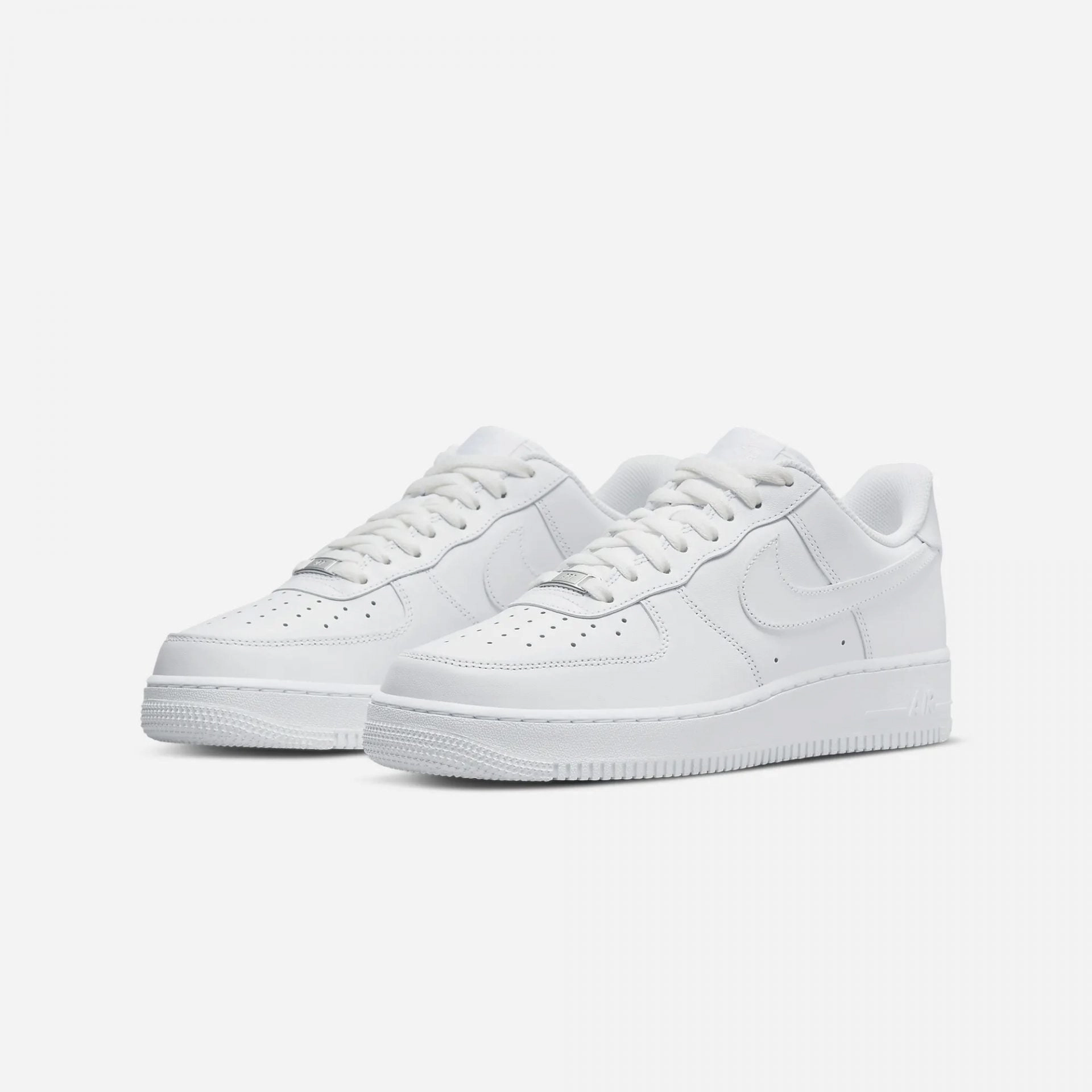 Nike | AIR FORCE 1 '07 { TRIPLE WHITE