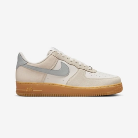 NIKE | AIR FORCE 1 '07 LV8 { PHANTOM/LT SMOKE GREY-GUM YELLOW