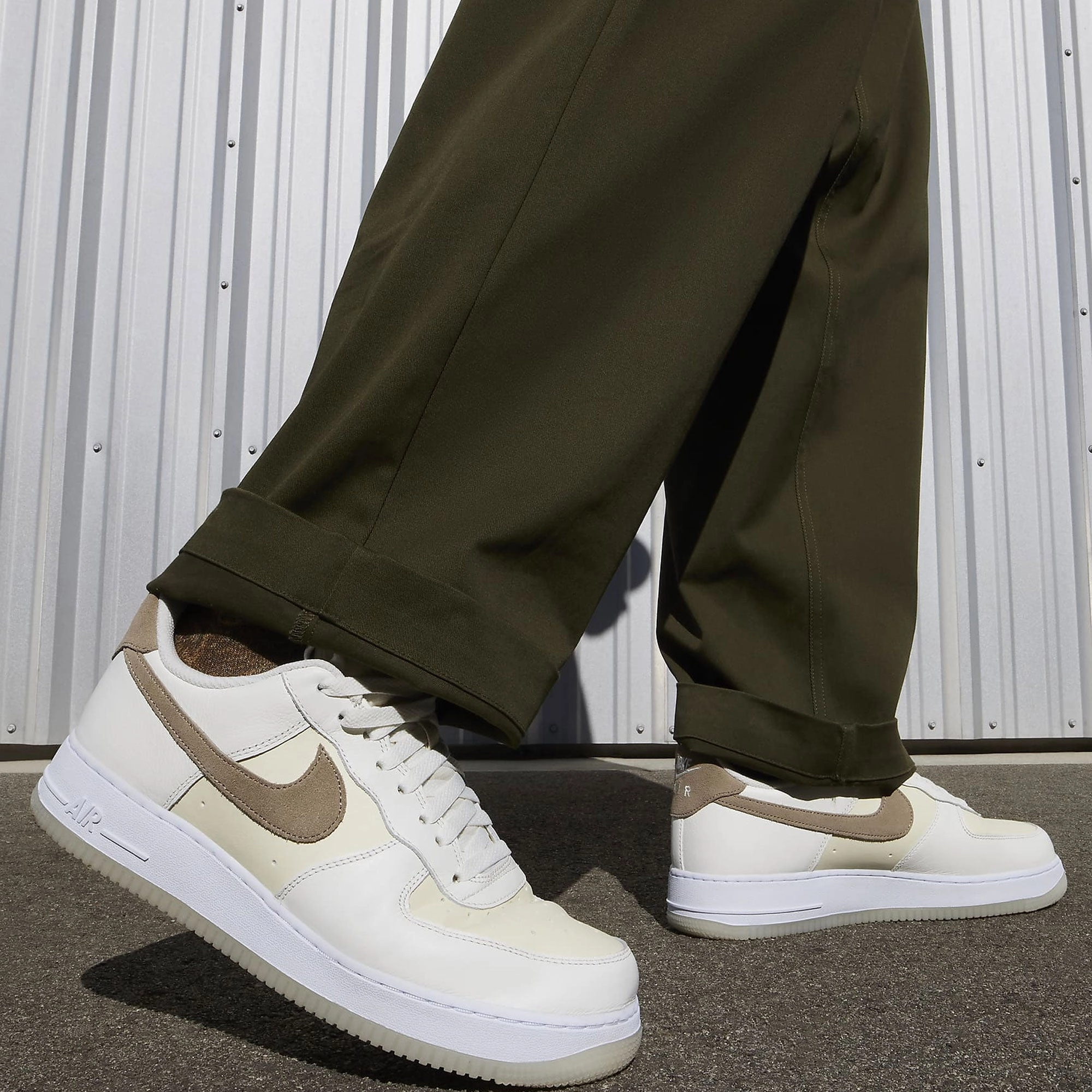 Nike | AIR FORCE 1 '07 LV8 { SAIL/KHAKI-COCONUT MILK-WHITE