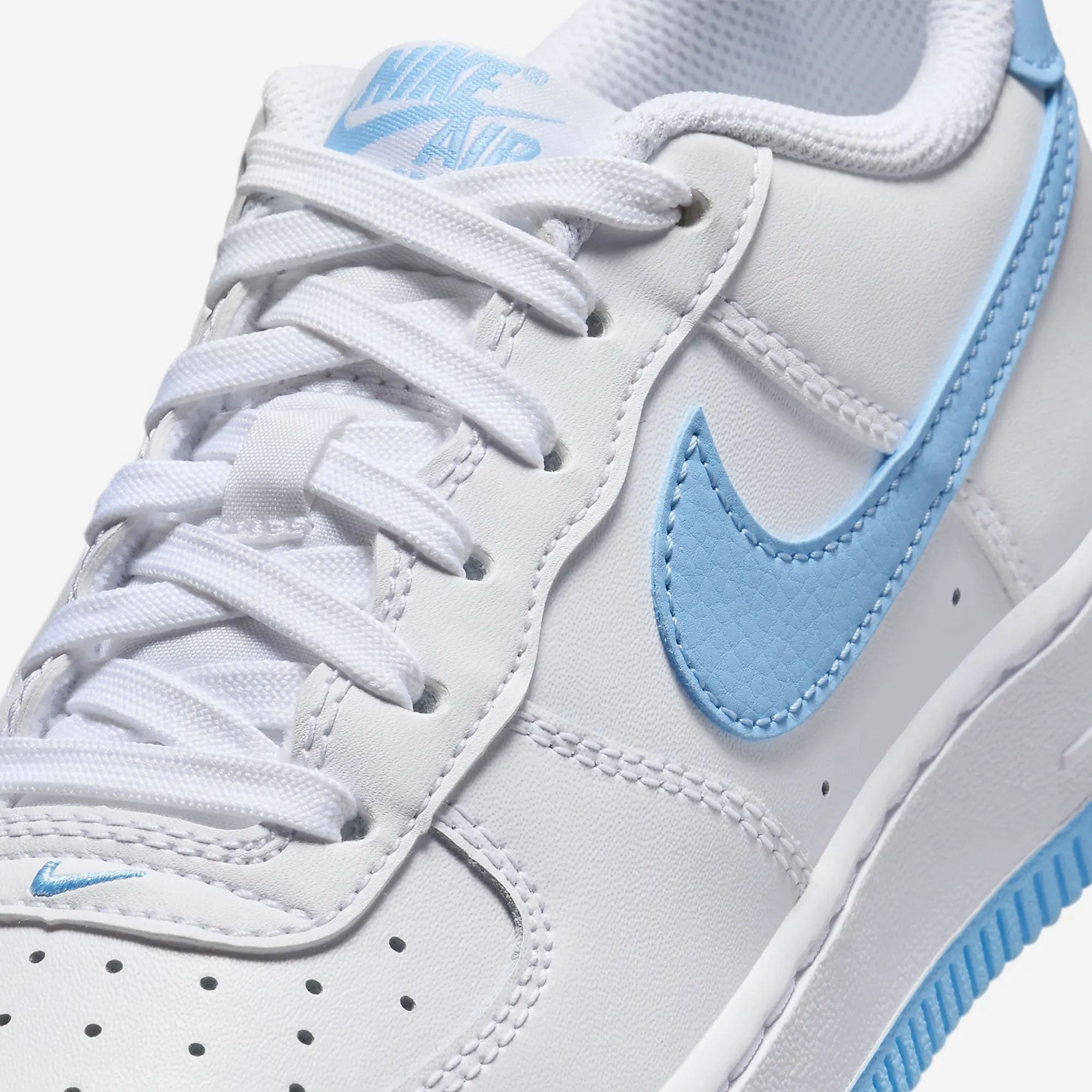 Nike | AIR FORCE 1 (GS)  { WHITE/AQUARIUS BLUE-WHITE