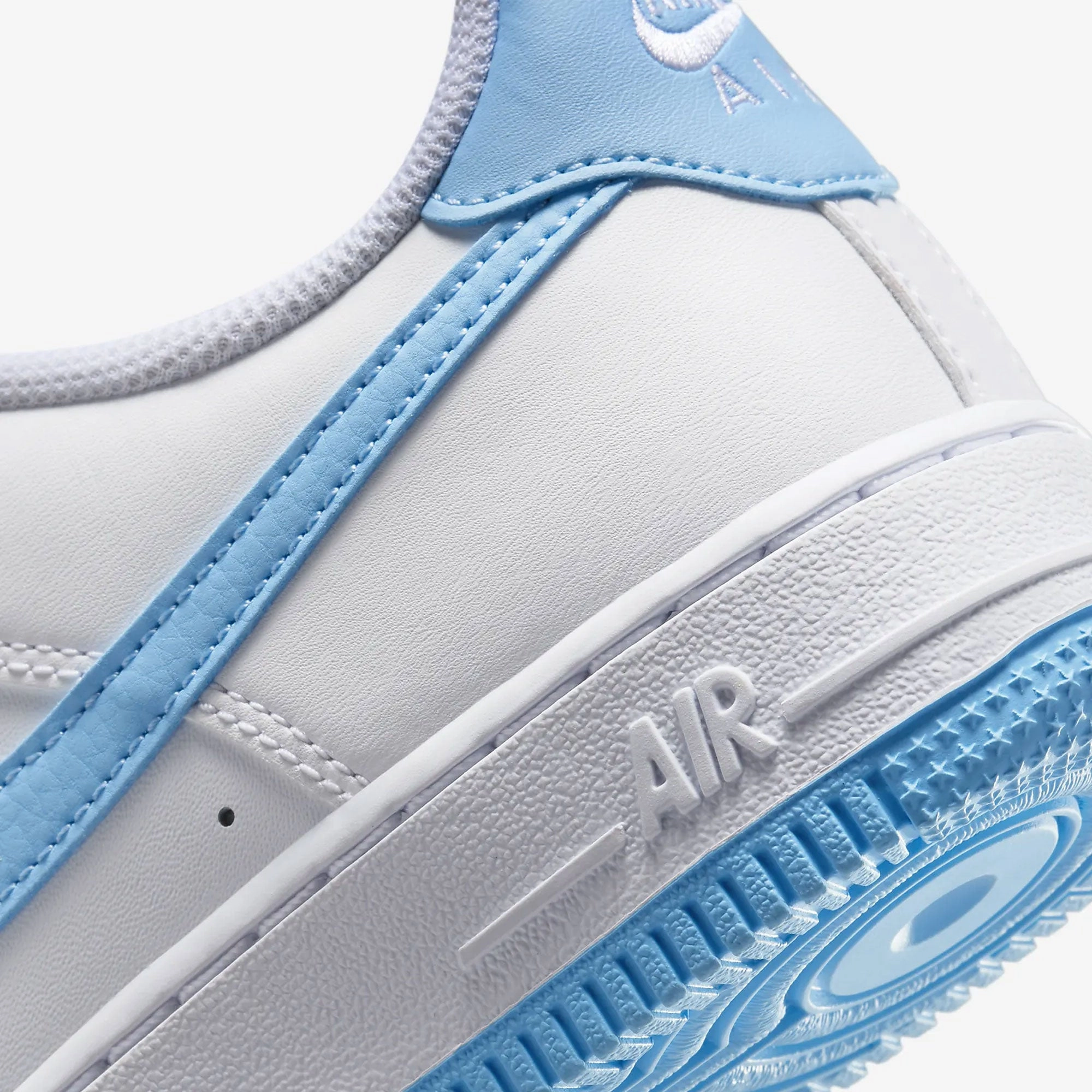 Nike | AIR FORCE 1 (GS)  { WHITE/AQUARIUS BLUE-WHITE