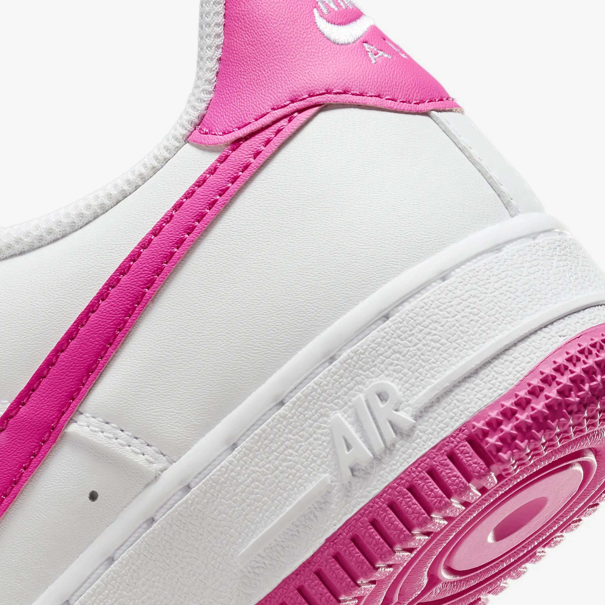 Nike | AIR FORCE 1 (GS)  { WHITE/LASER FUCHSIA
