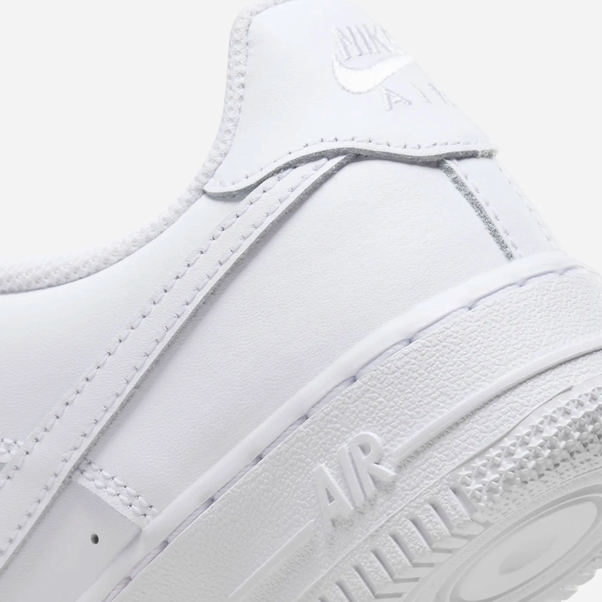 Nike | AIR FORCE 1 LE (GS)  { WHITE/WHITE-WHITE-WHITE
