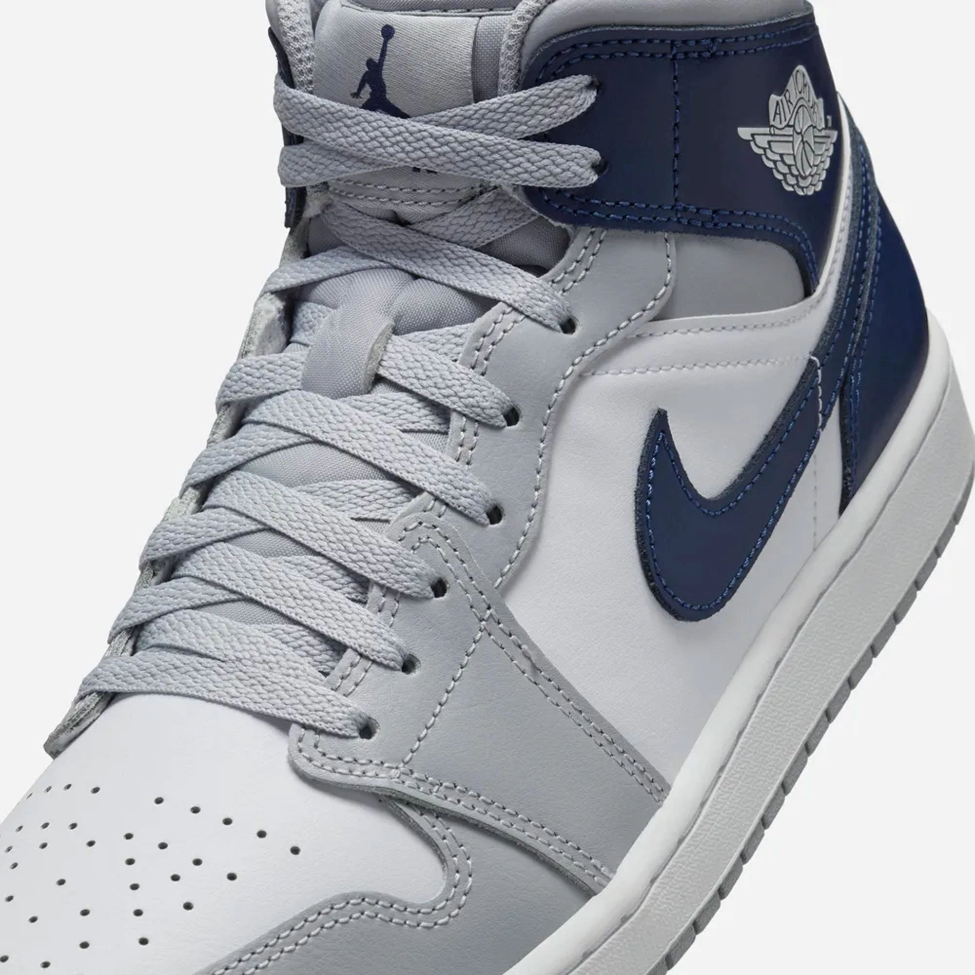 NIKE | AIR JORDAN 1 MID { WHITE/MIDNIGHT NAVY-WOLF GREY