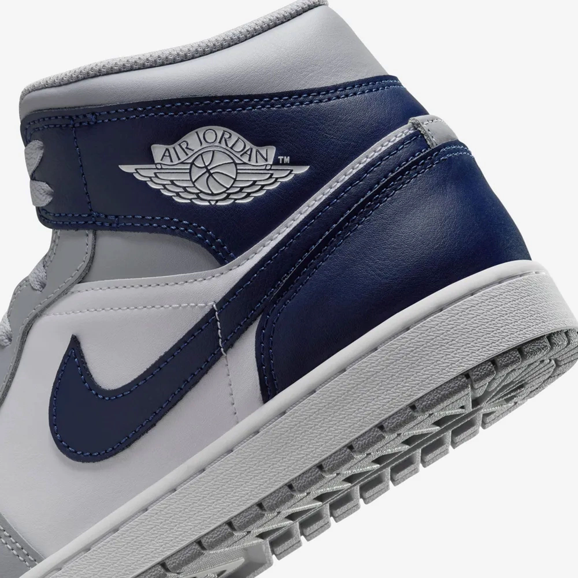 NIKE | AIR JORDAN 1 MID { WHITE/MIDNIGHT NAVY-WOLF GREY