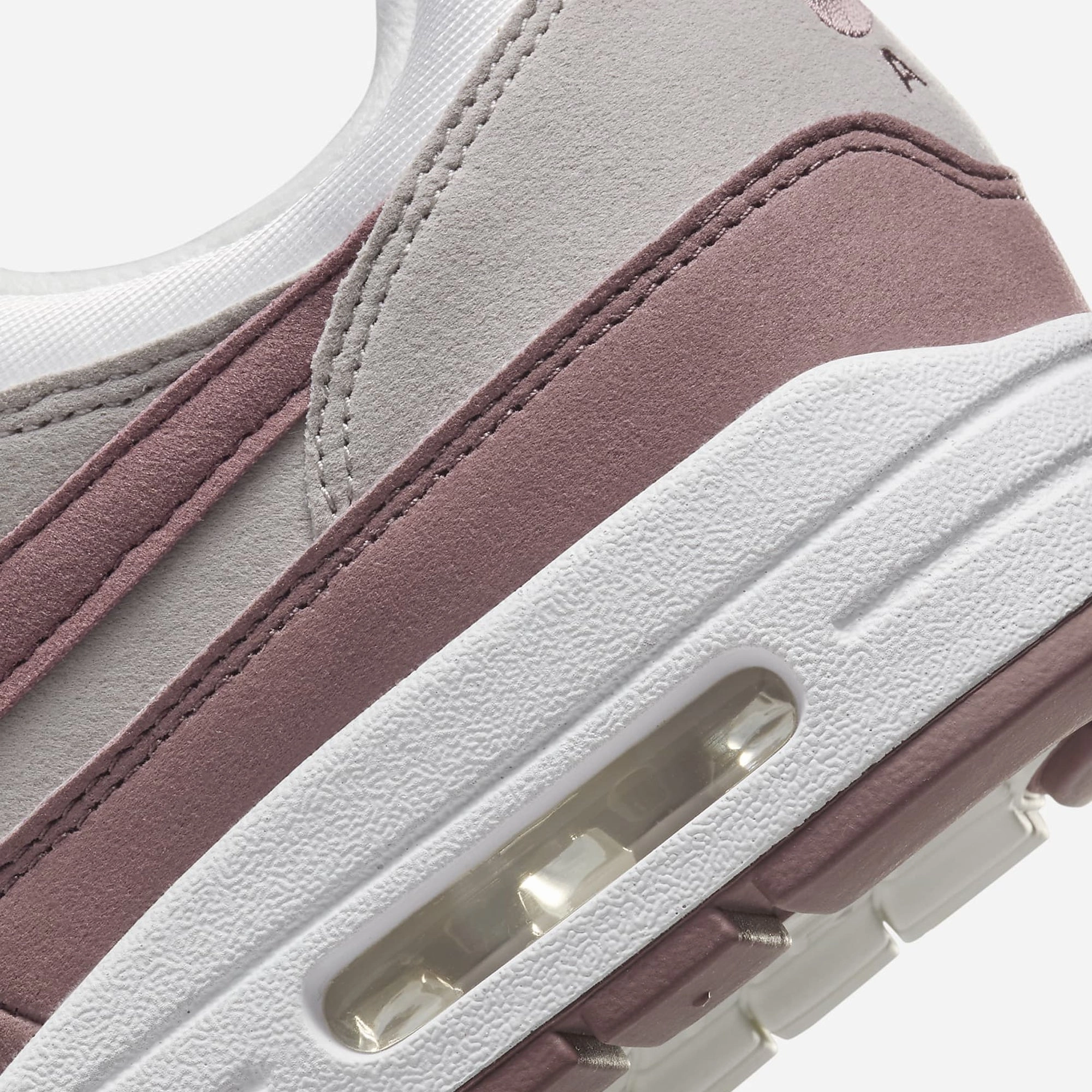 Nike | AIR MAX 1  { SUMMIT WHITE/SMOKEY MAUVE-LT IRON ORE