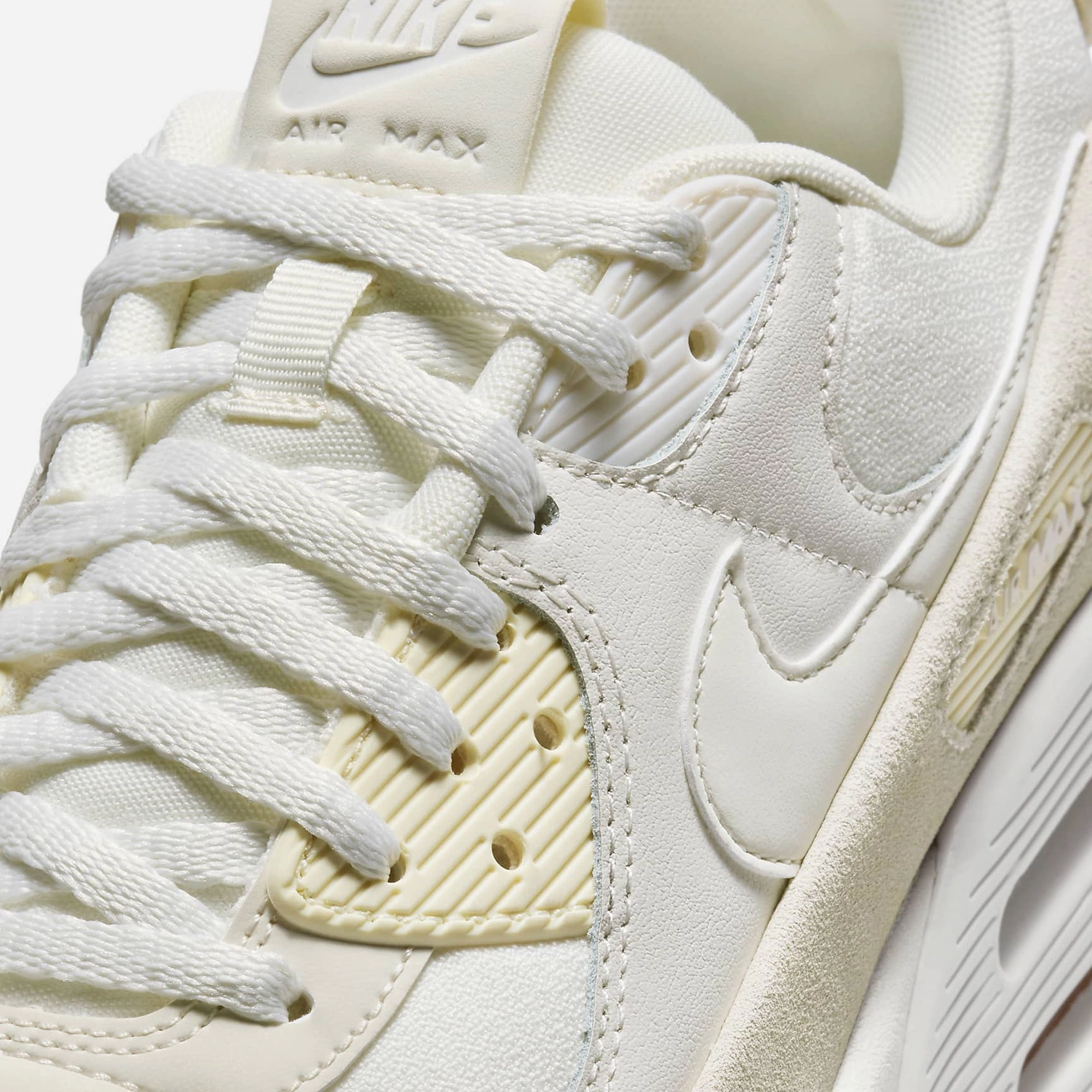 NIKE | AIR MAX 90 LV8 { SAIL/SAIL-PHANTOM-LT OREWOOD BRN