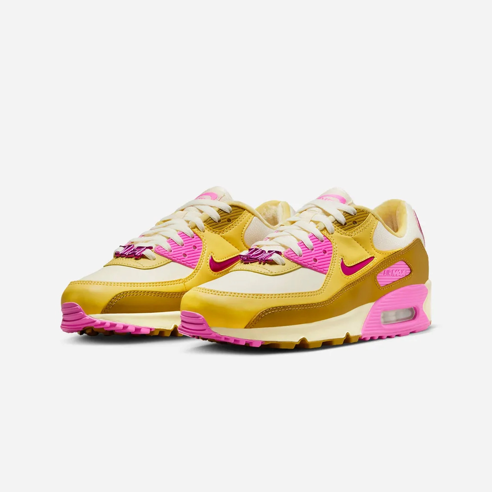Nike | AIR MAX 90 SE  { COCONUT MILK/PLAYFUL PINK-SATURN GOLD