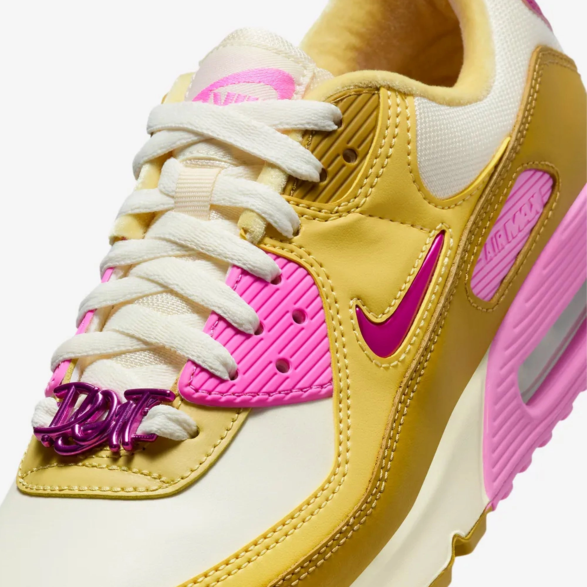 Nike | AIR MAX 90 SE  { COCONUT MILK/PLAYFUL PINK-SATURN GOLD