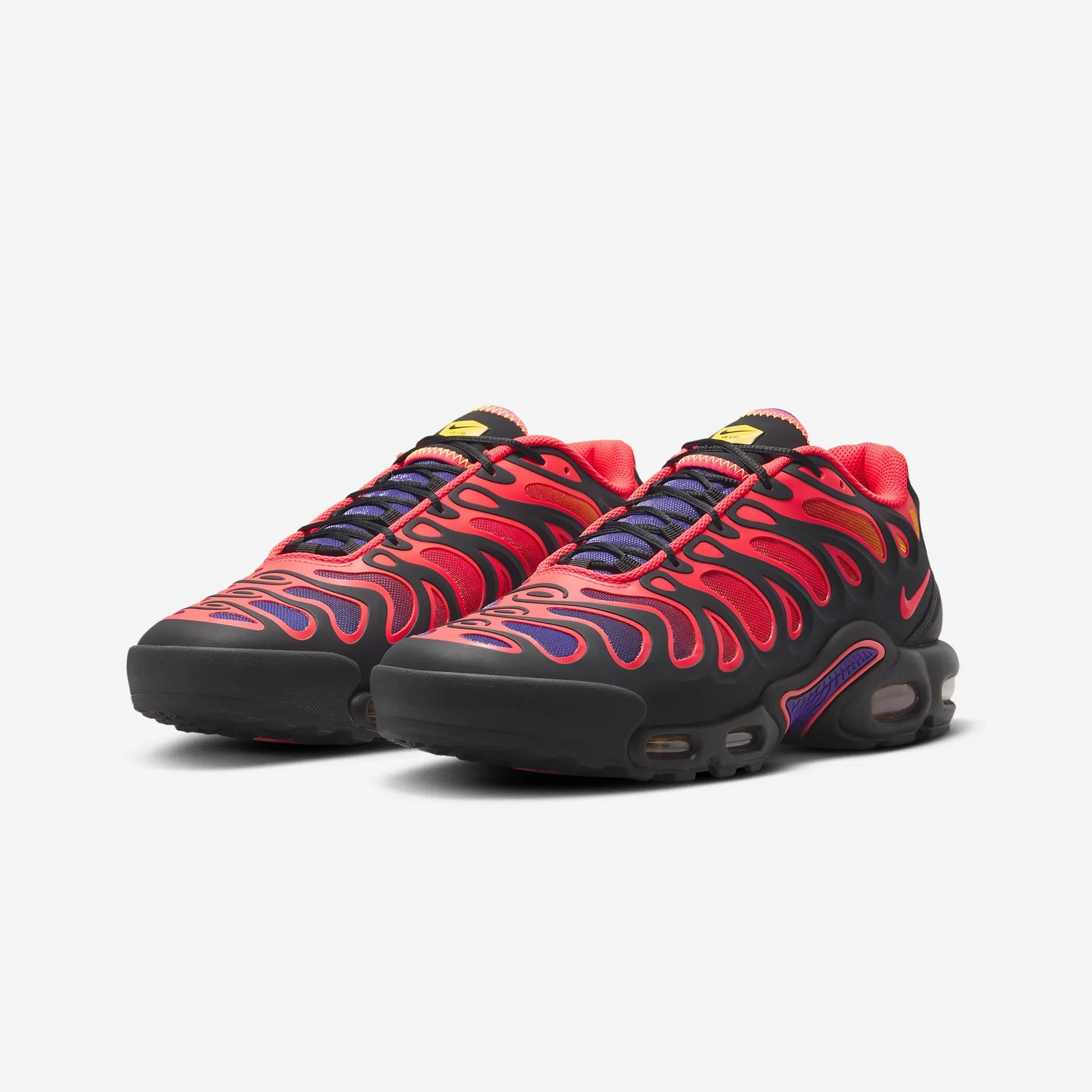 Nike | AIR MAX PLUS DRIFT  { BLACK/BRIGHT CRIMSON-FIELD PURPLE