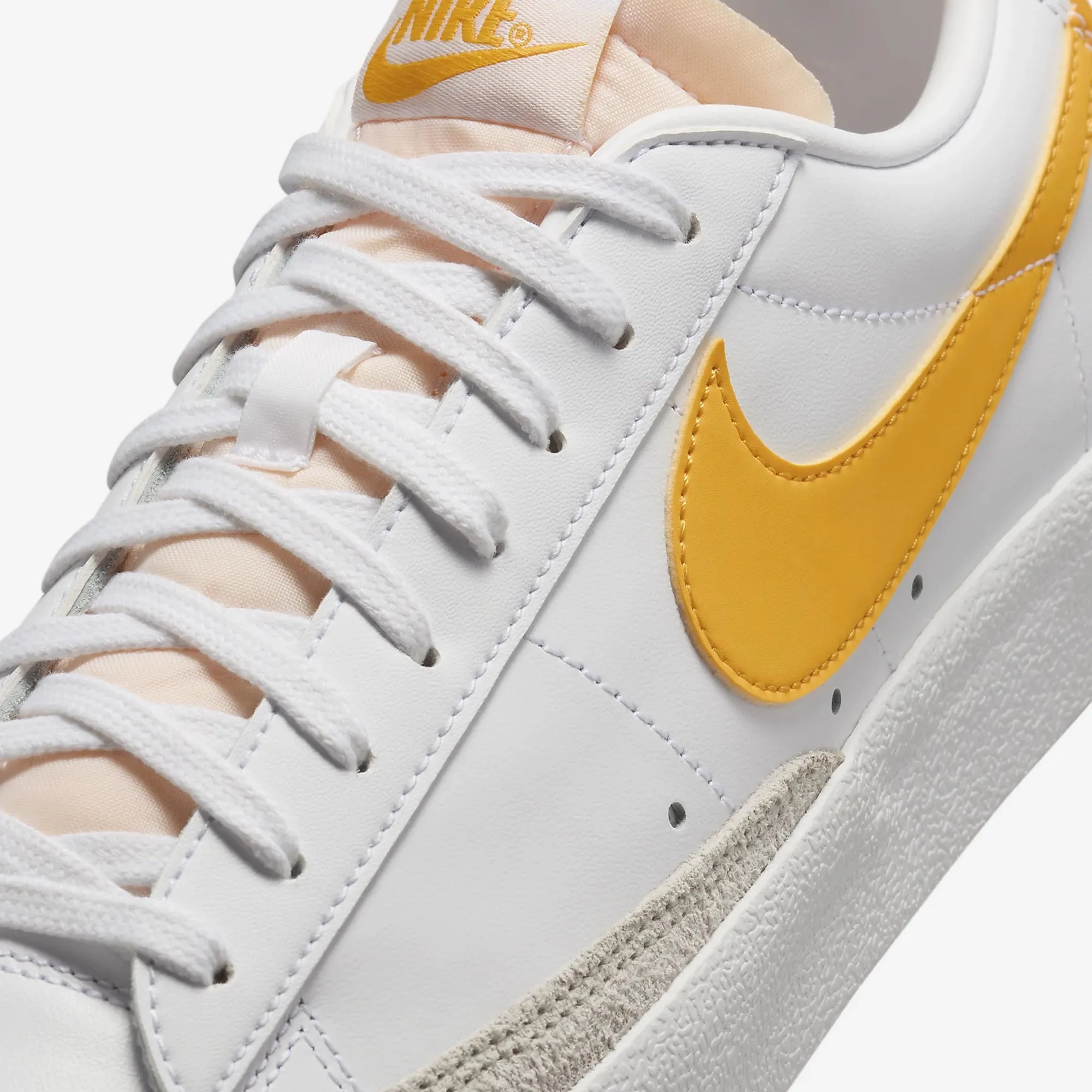 Nike | BLAZER LOW '77 VINTAGE { WHITE/UNIVERSITY GOLD-PHANTOM
