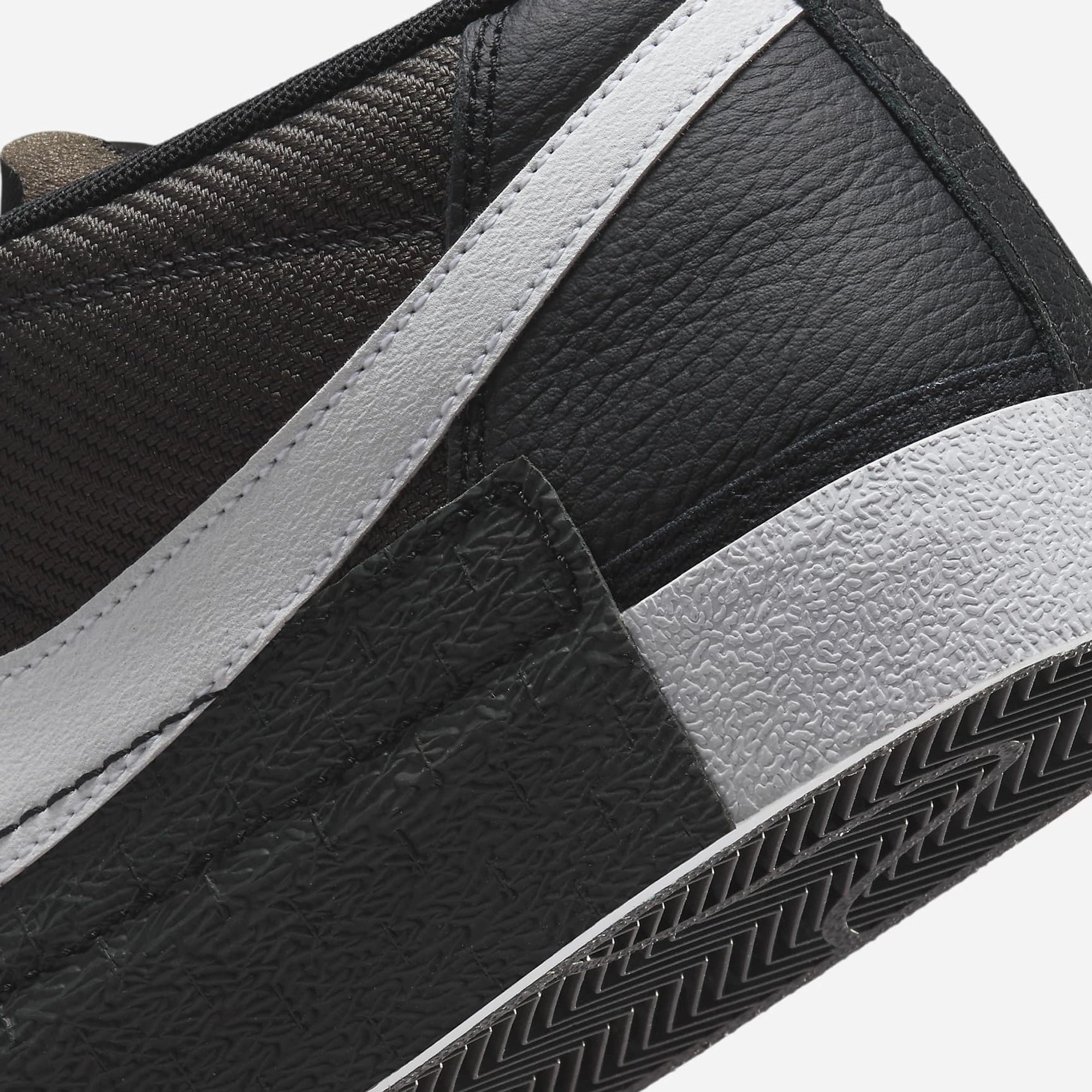 Nike | BLAZER LOW PRO CLUB  { BLACK/WHITE-ANTHRACITE