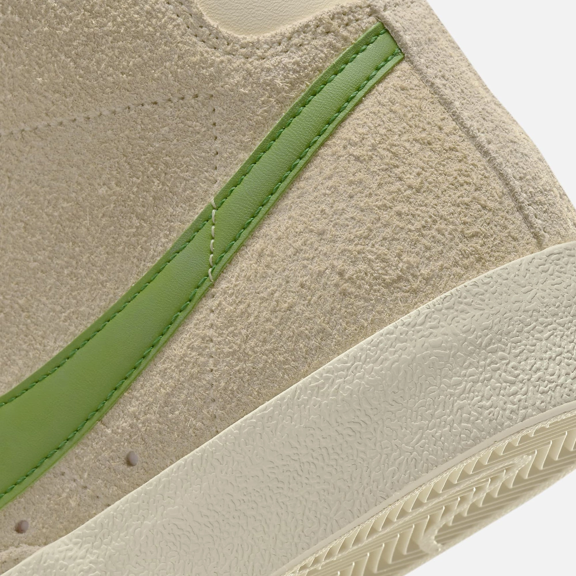 Nike | BLAZER MID '77 VINTAGE { MUSLIN/CHLOROPHYLL-COCONUT MILK-SAIL