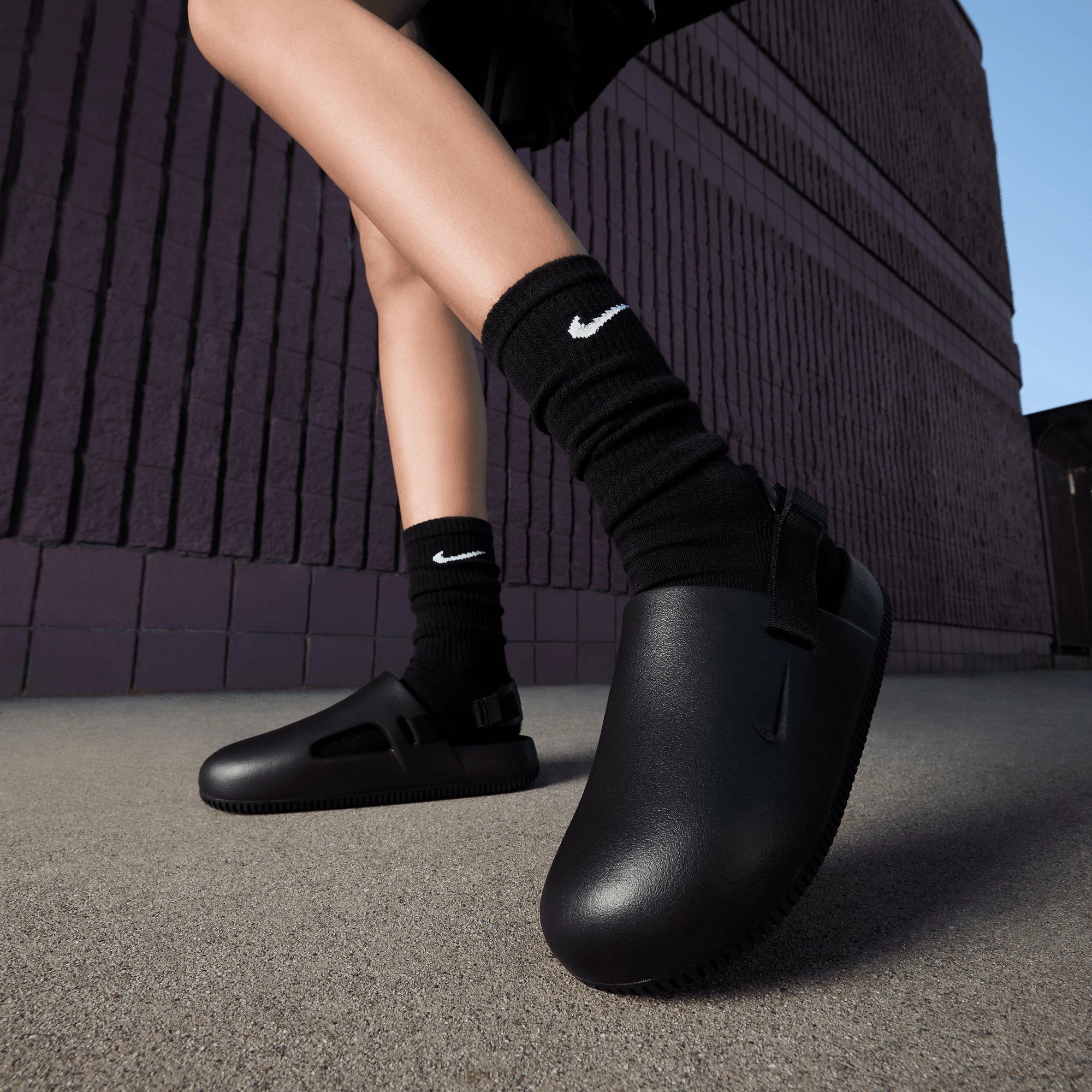 NIKE | CALM MULES { BLACK/BLACK