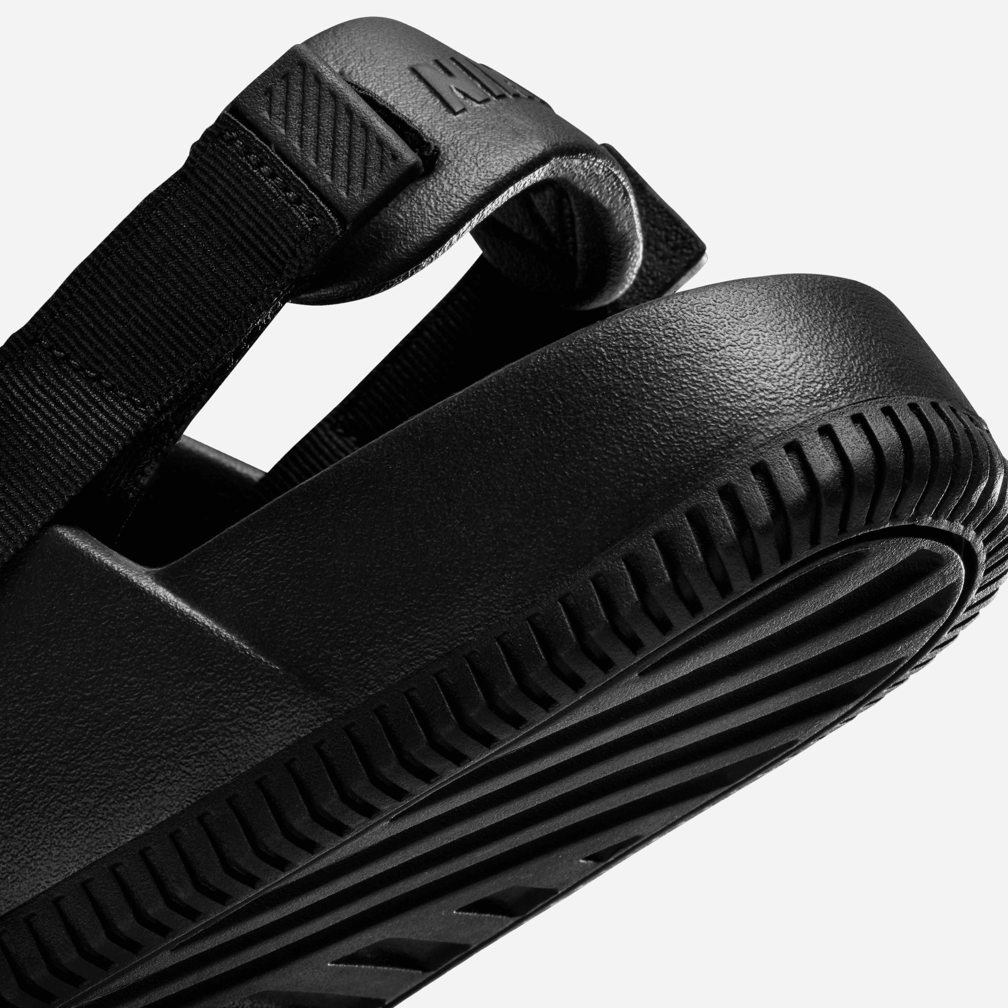 NIKE | CALM MULES { BLACK/BLACK