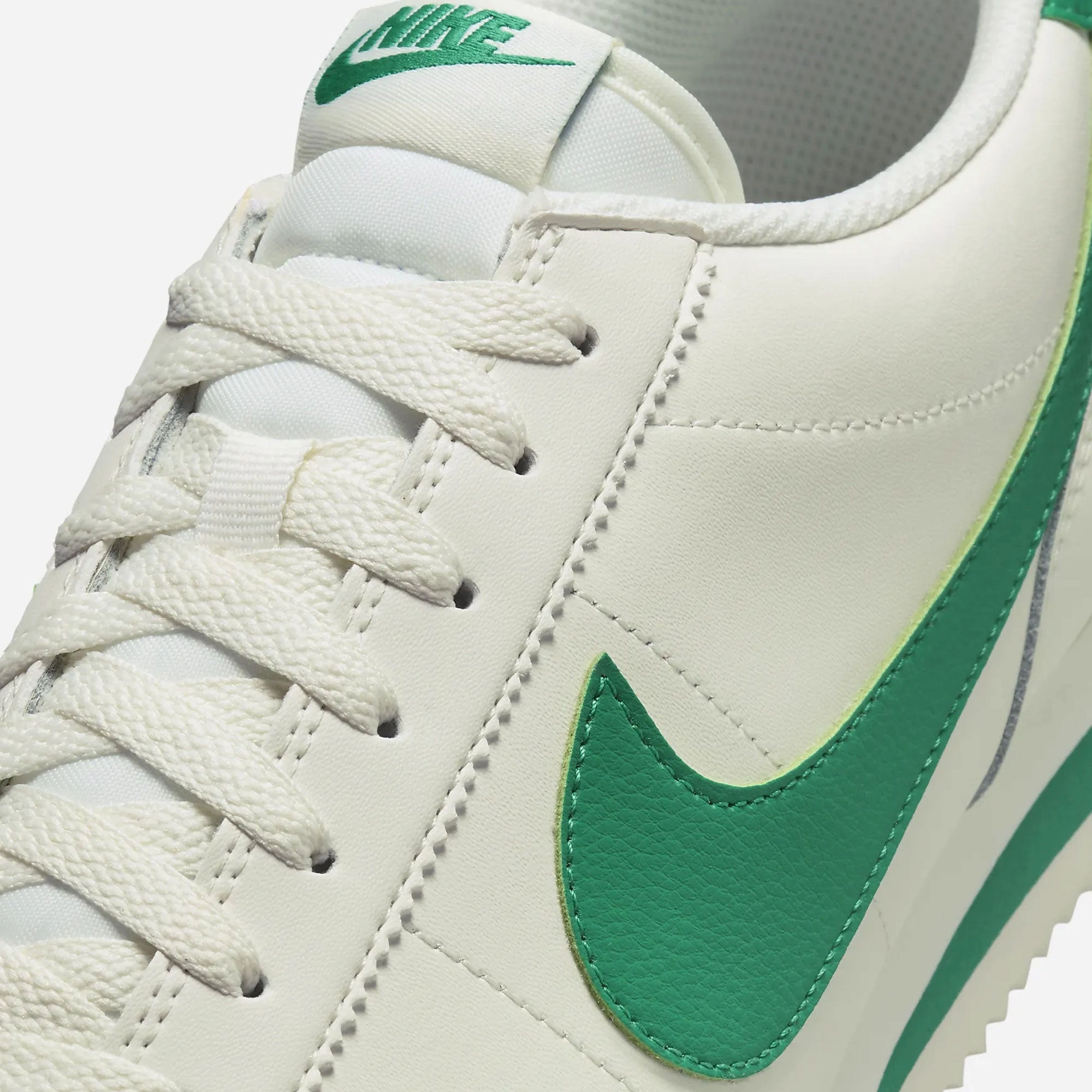 Nike | CORTEZ  { SAIL/STADIUM GREEN