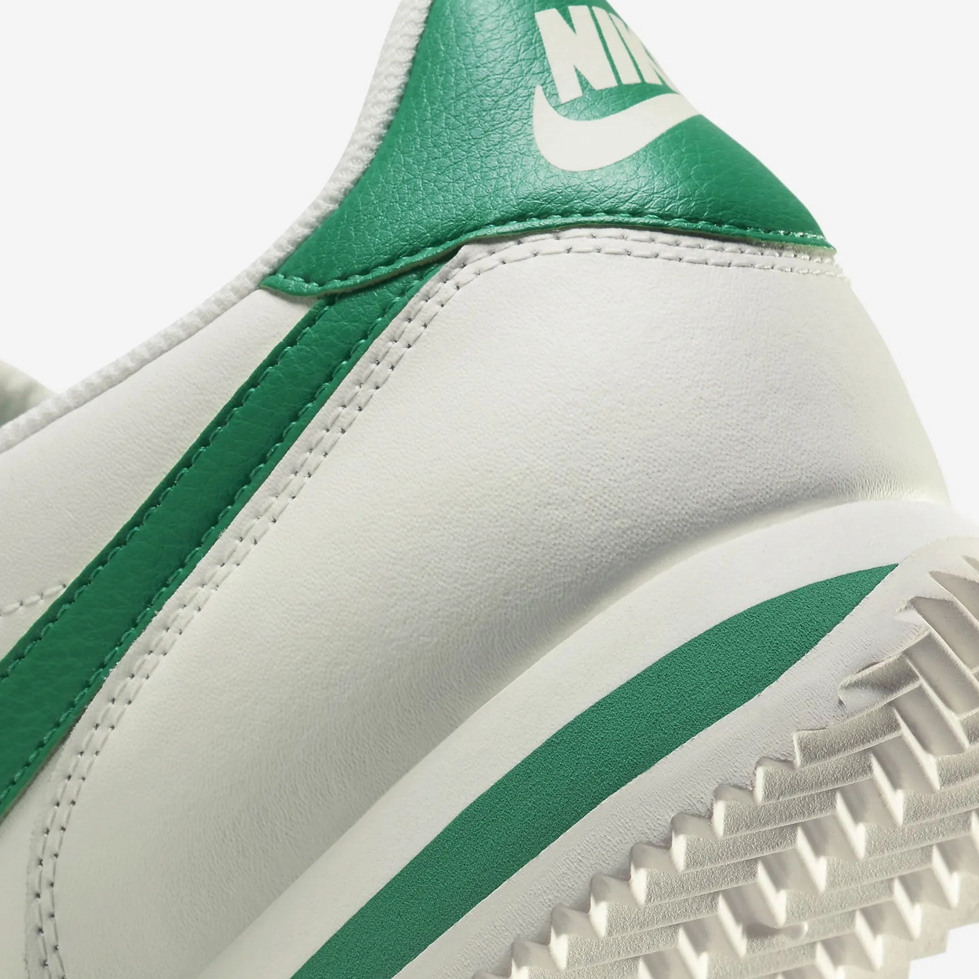 Nike | CORTEZ  { SAIL/STADIUM GREEN