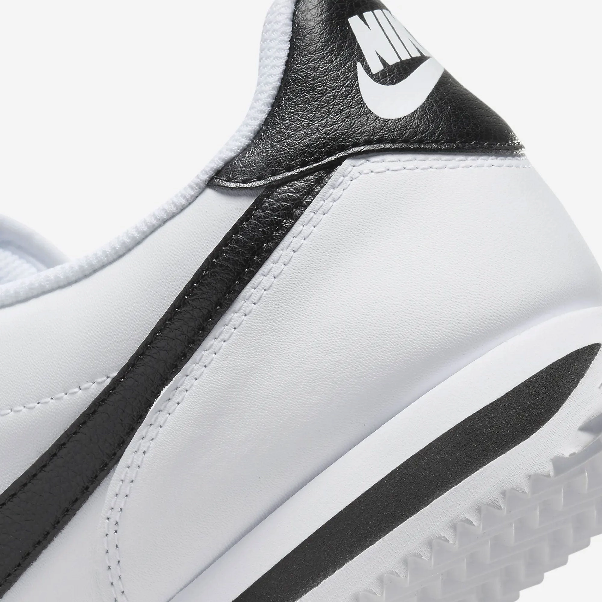 NIKE | CORTEZ { WHITE/BLACK