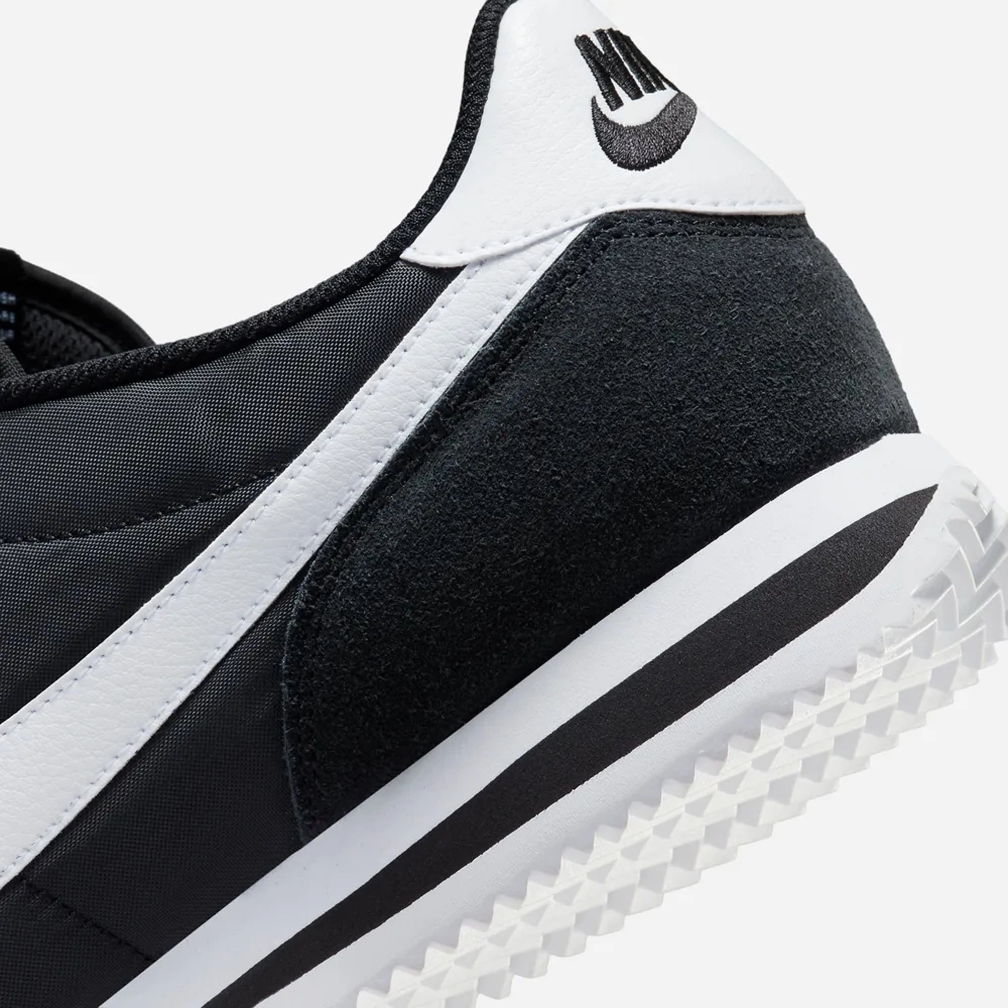Nike | CORTEZ TXT  { BLACK/WHITE