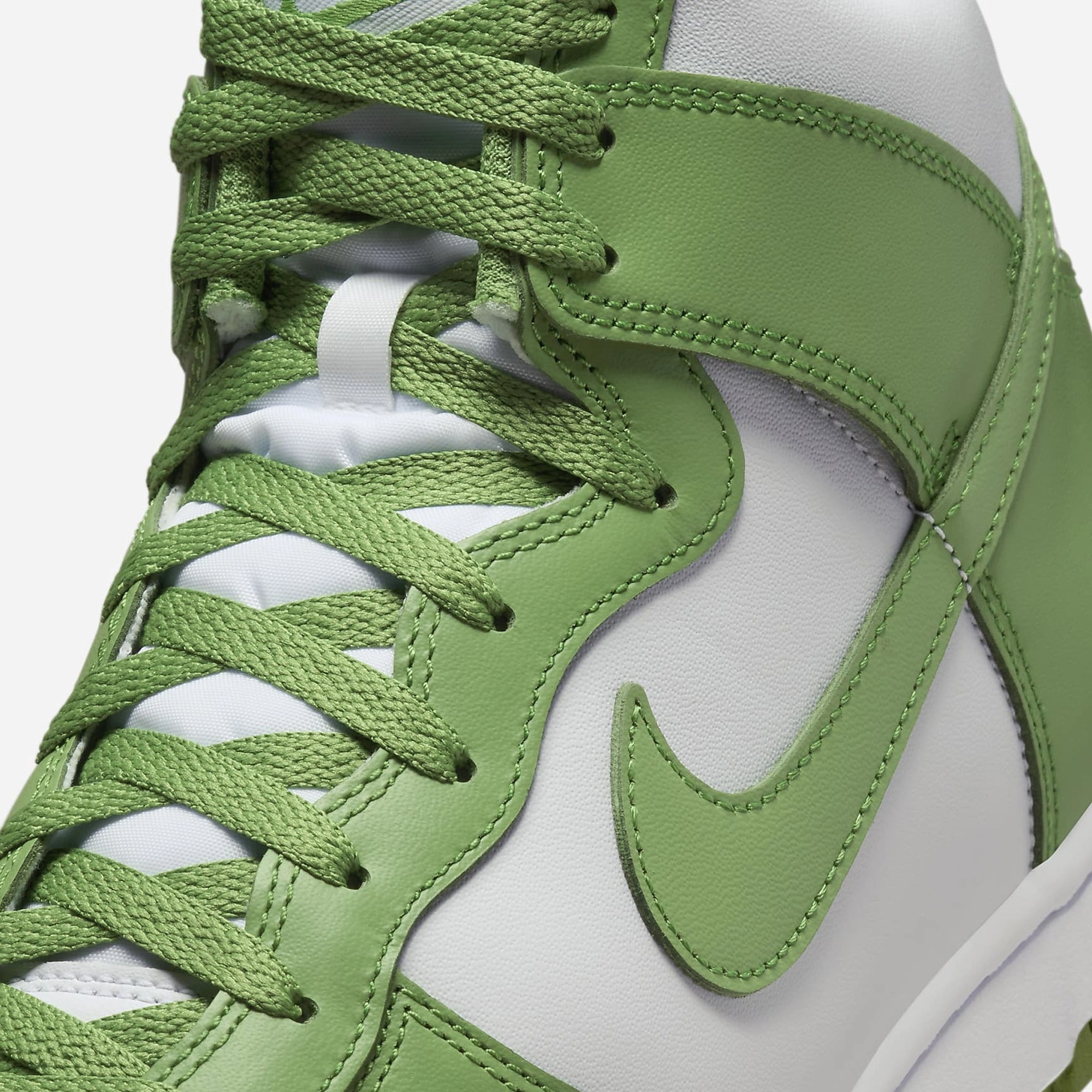 Nike | DUNK HIGH RETRO  { WHITE/CHLOROPHYLL-WHITE