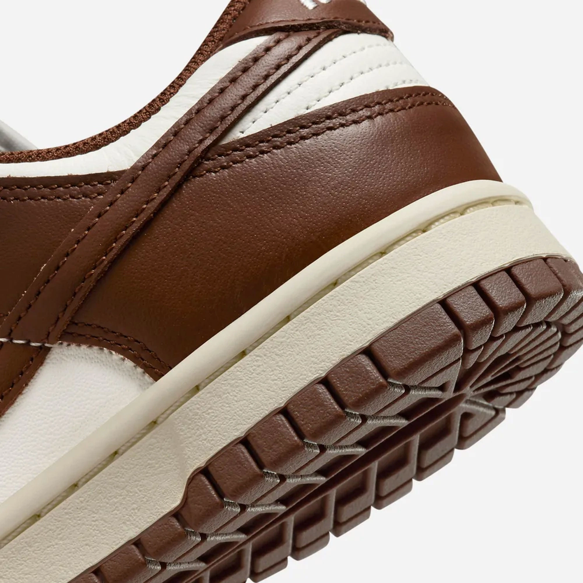 NIKE | DUNK LOW { SAIL/CACAO WOW-COCONUT MILK