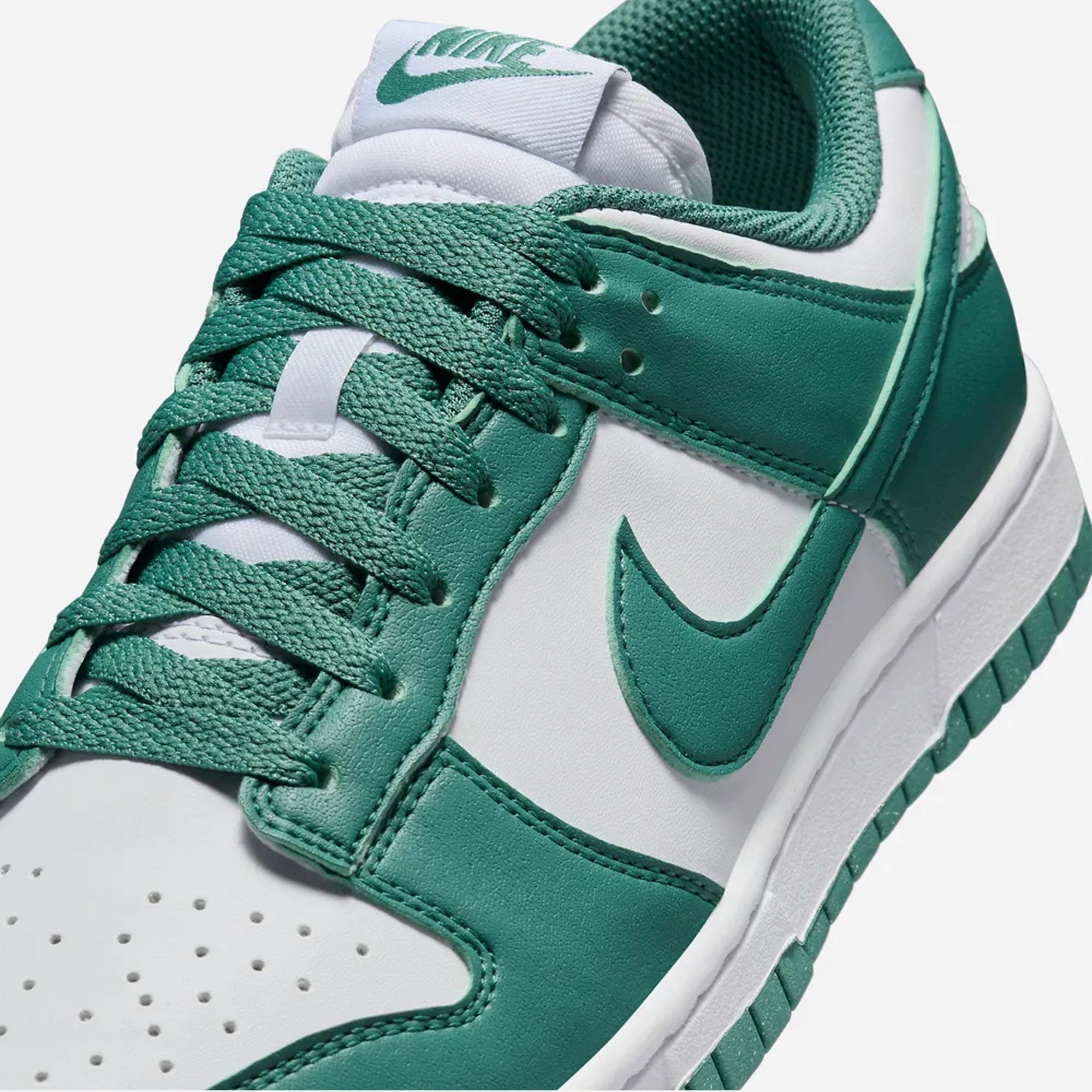 Nike | DUNK LOW  { WHITE/BICOASTAL
