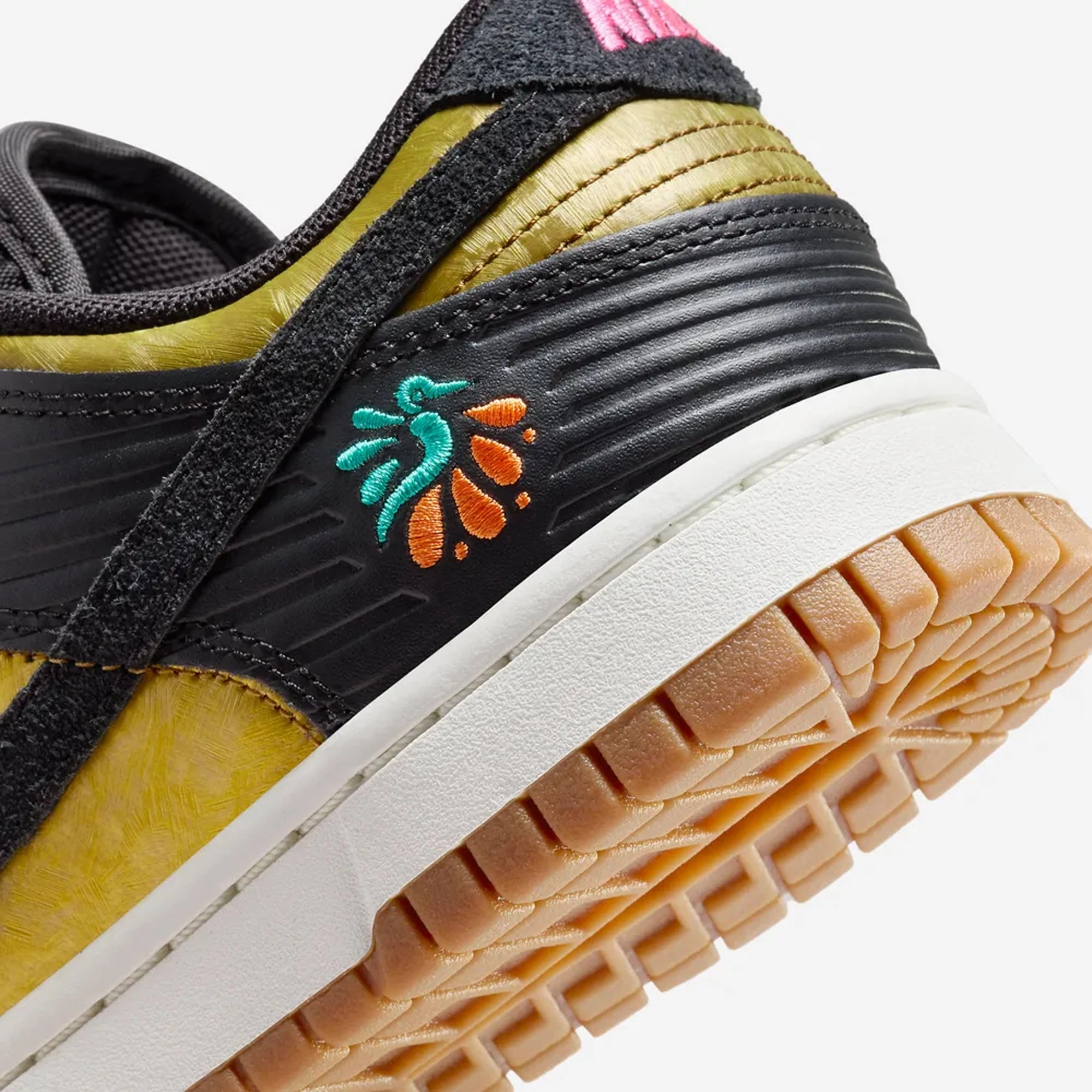 Nike | DUNK LOW PREMIUM  { BLACK/KHAKI-METALLIC GOLD-MEDIUM ASH