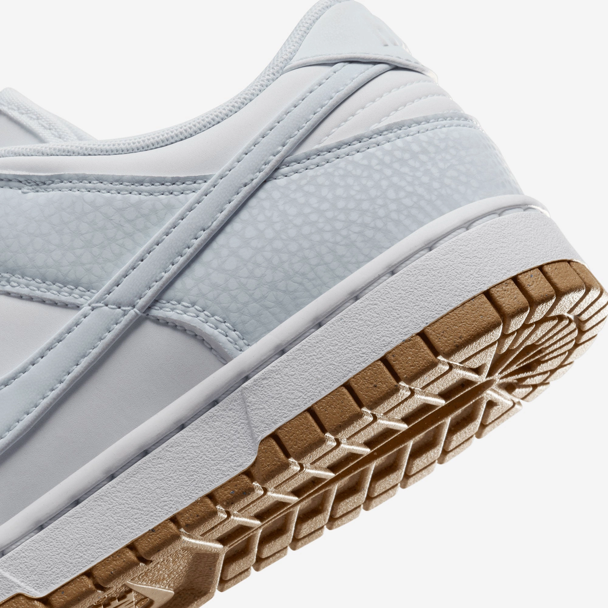 NIKE | DUNK LOW PREMIUM NEXT NATURE { WHITE/FOOTBALL GREY-GUM LIGHT BROWN
