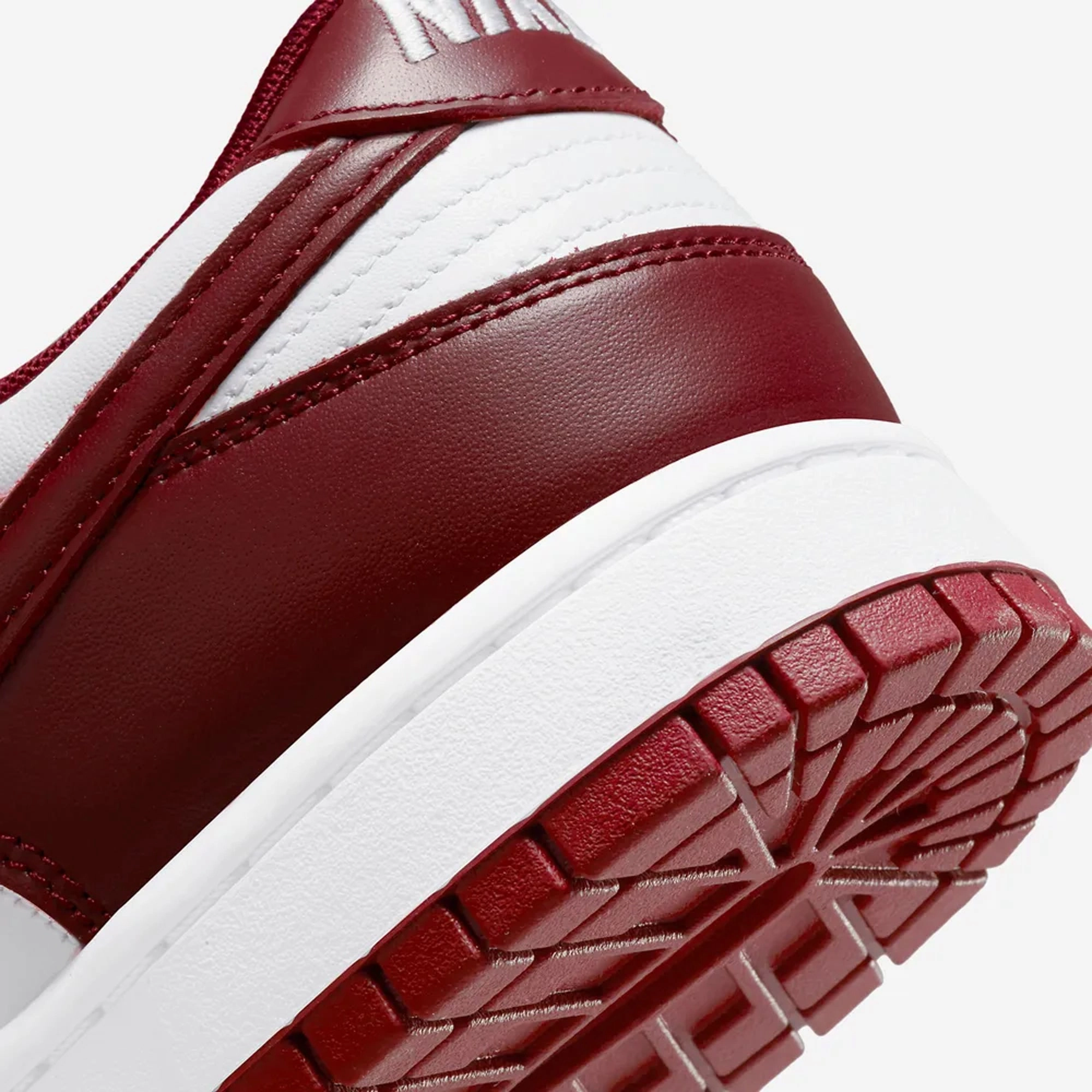 Nike | DUNK LOW RETRO  { TEAM RED/TEAM RED-WHITE