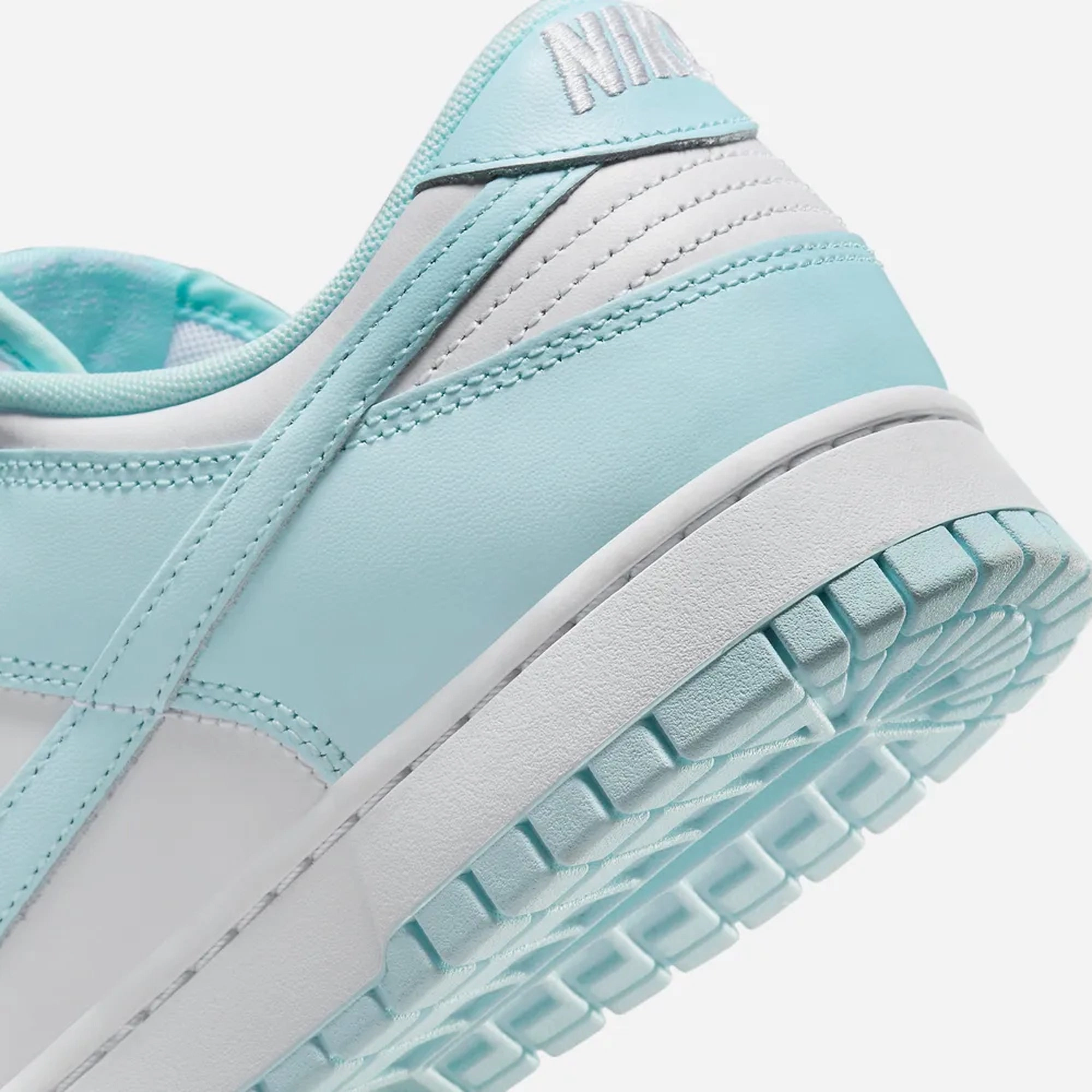 NIKE | DUNK LOW RETRO { WHITE/GLACIER BLUE