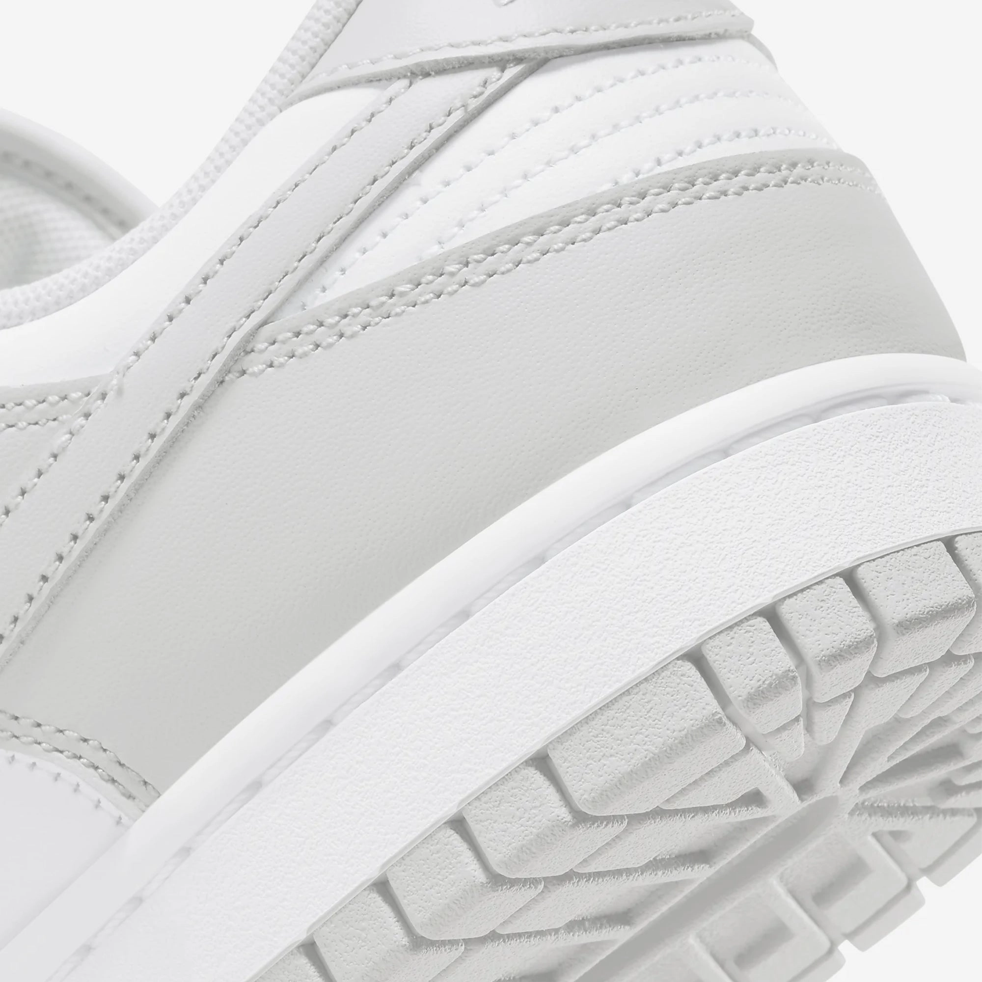 Nike | DUNK LOW RETRO  { WHITE/GREY FOG